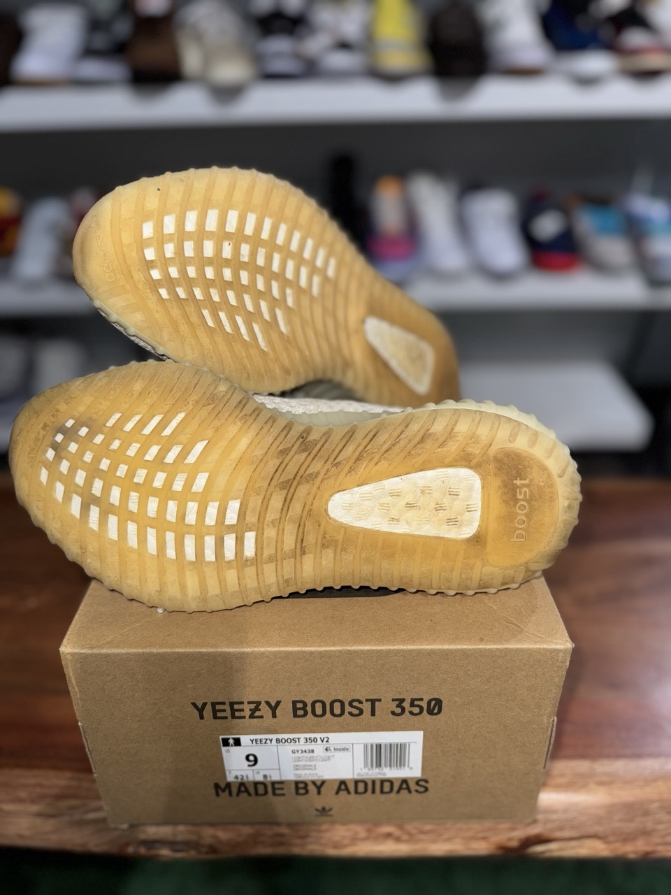 adidas Yeezy Boost 350 V2 Light • Pre-Owned 6