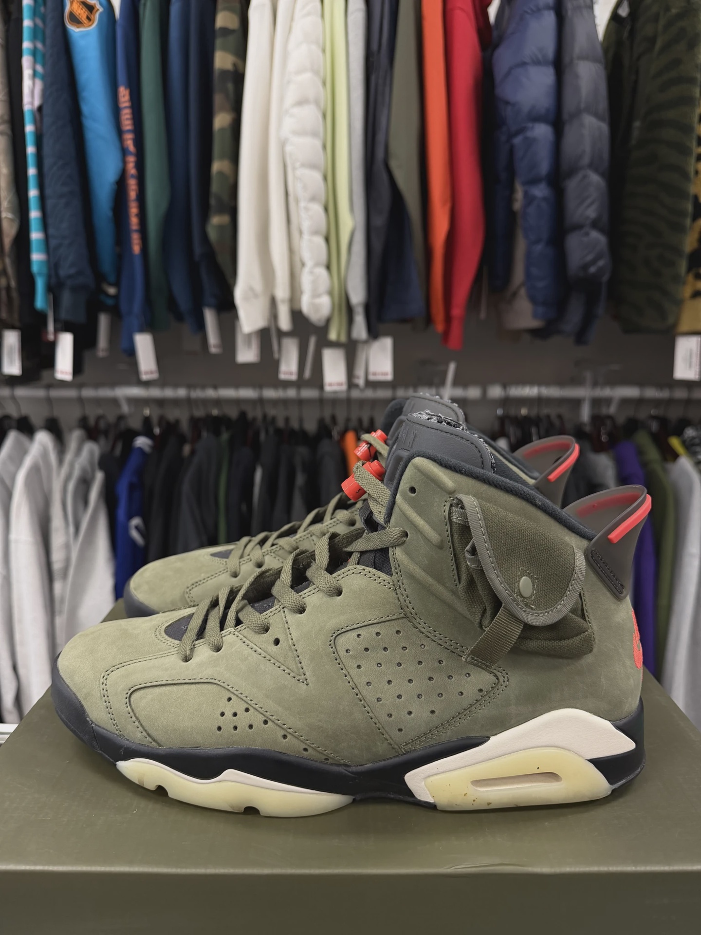 Air Jordan 6 Retro Travis Scott • Pre-Owned [9569] 4
