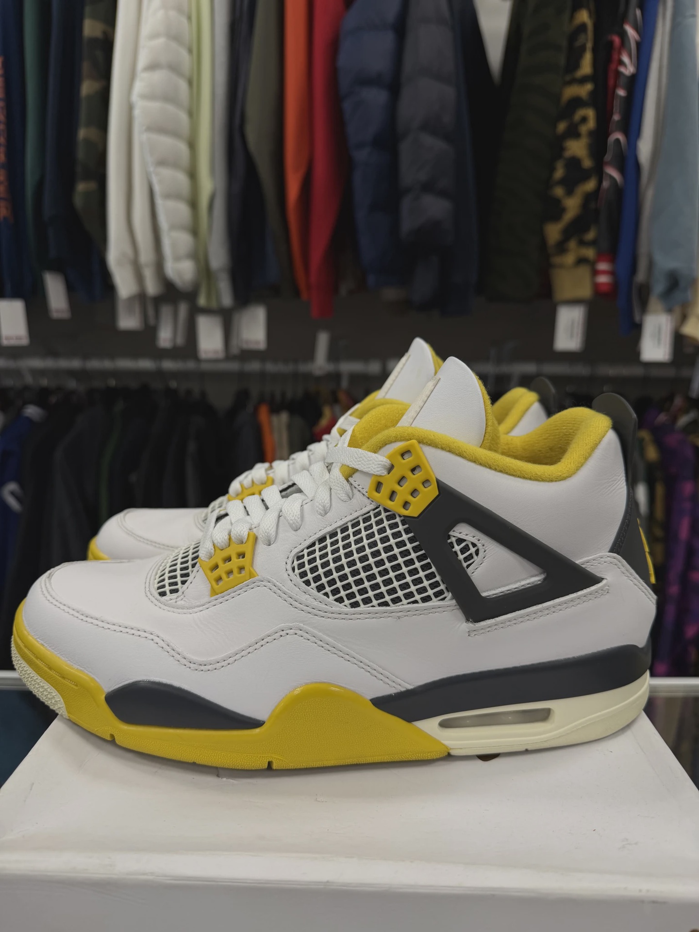 Air Jordan 4 Retro Vivid Sulfur (Women's) • Pre-Owned [0306] 3