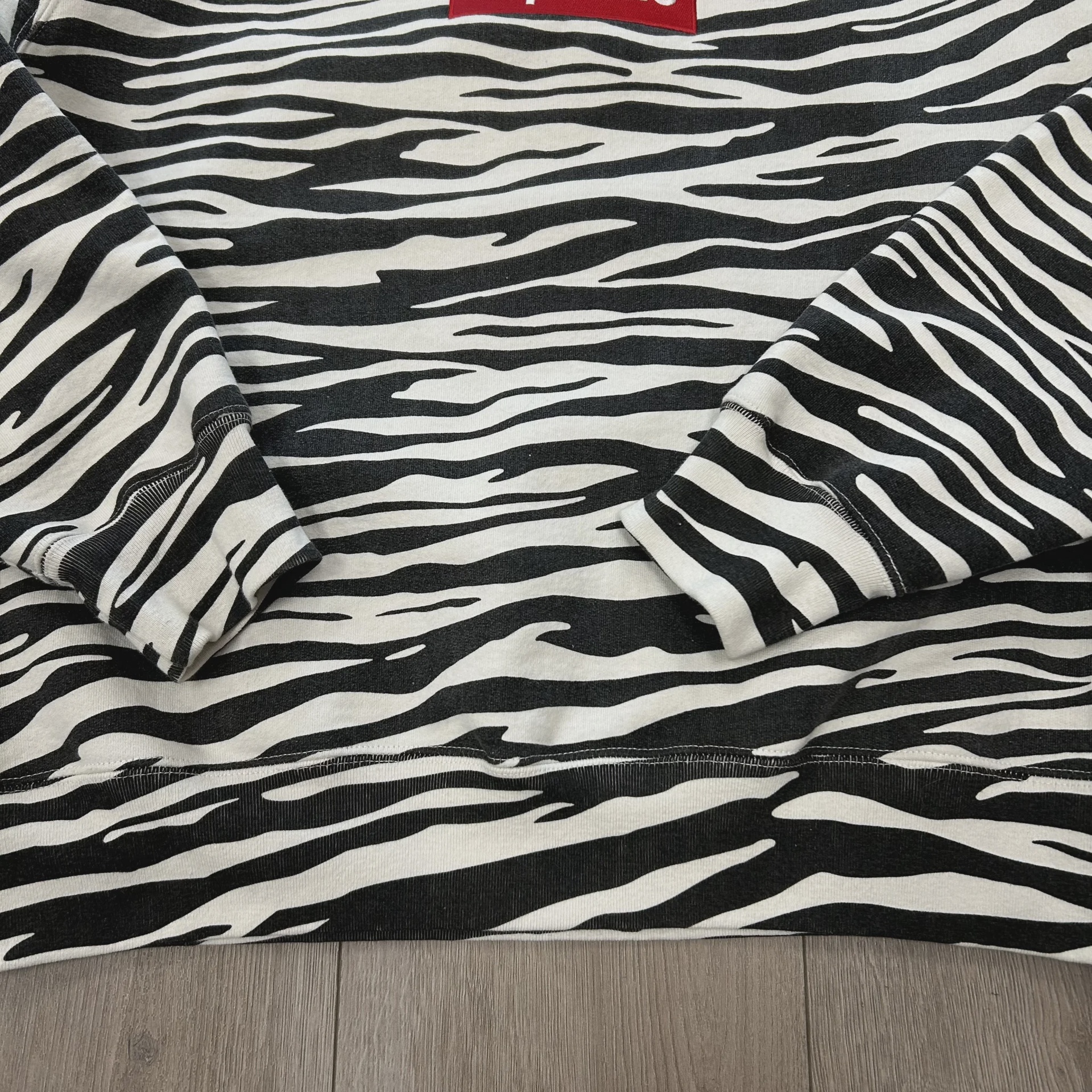 Supreme Box Logo Crewneck (FW22) Zebra • Pre-Owned [1614] - photo 3