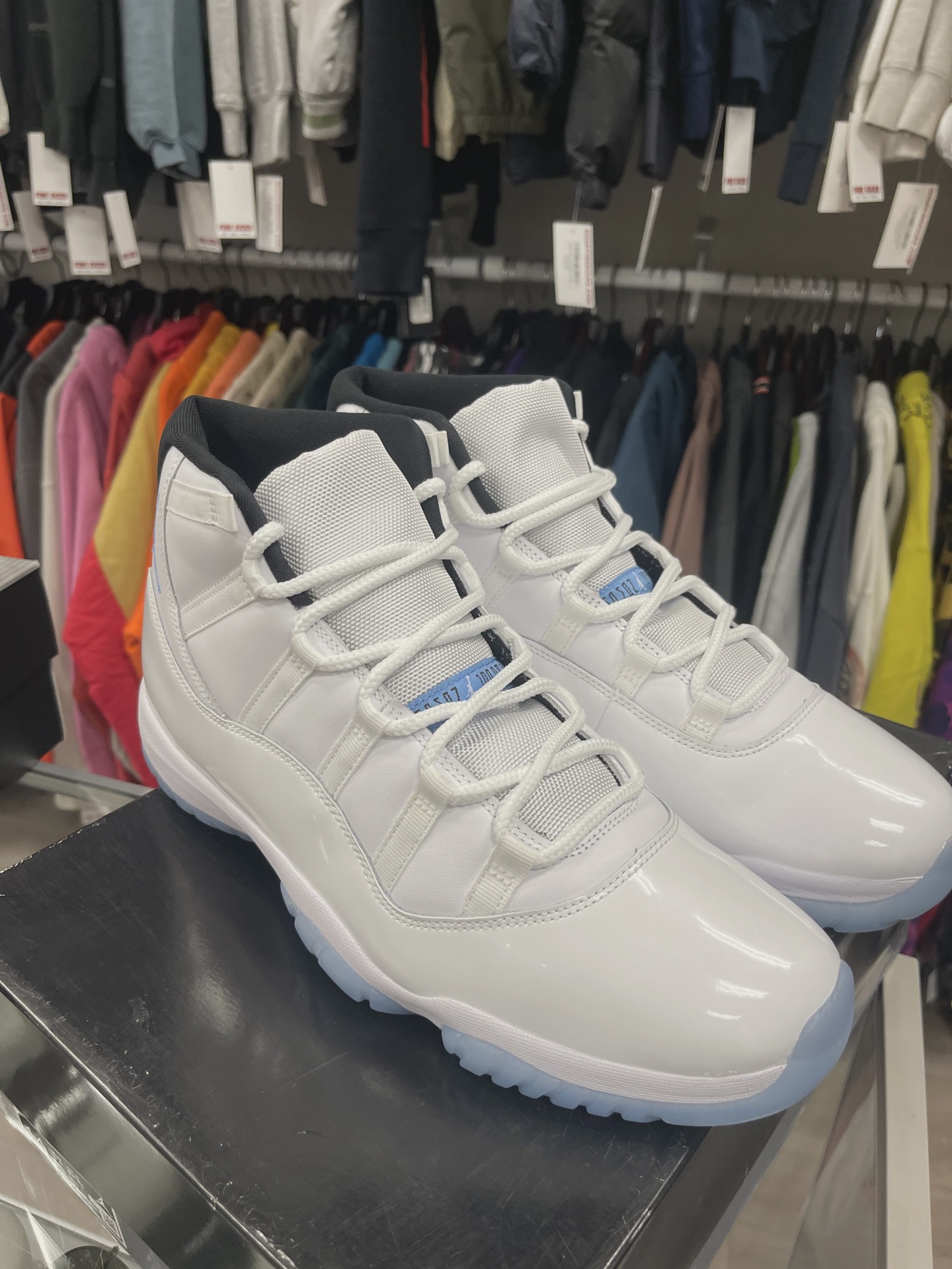 Jordan 11 Retro Legend Blue (2024) • Pre-Owned [9763] 4