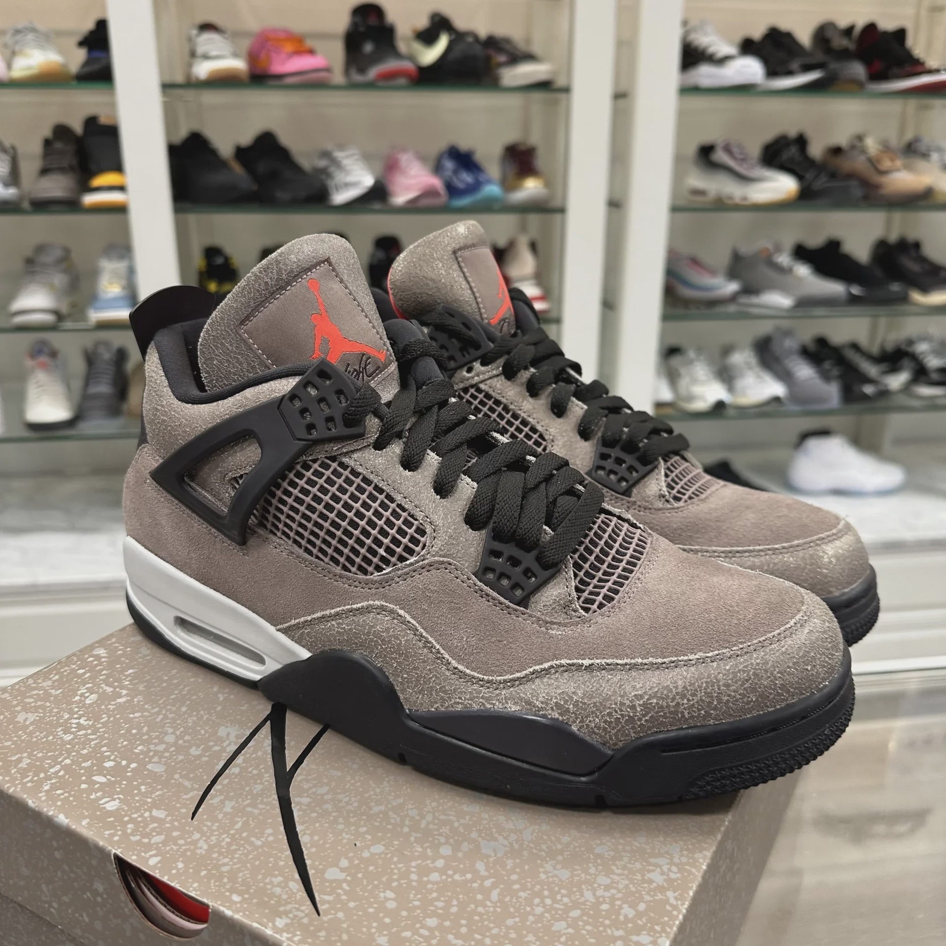 Jordan 4 Retro Taupe Haze • Pre-Owned [2585] - photo 6