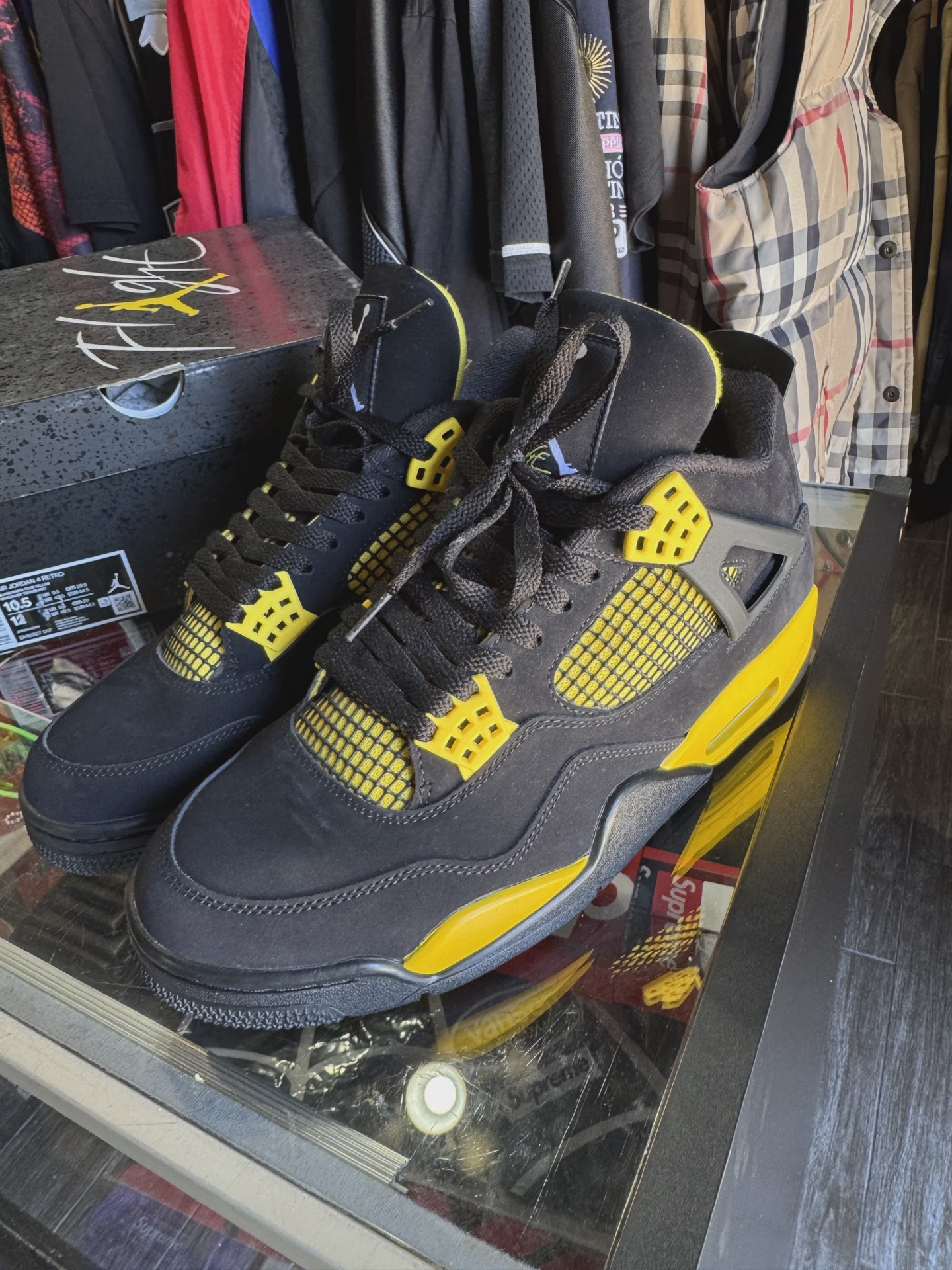 Air Jordan 4 Retro Thunder (2023) • Pre-Owned [1320] - photo 2