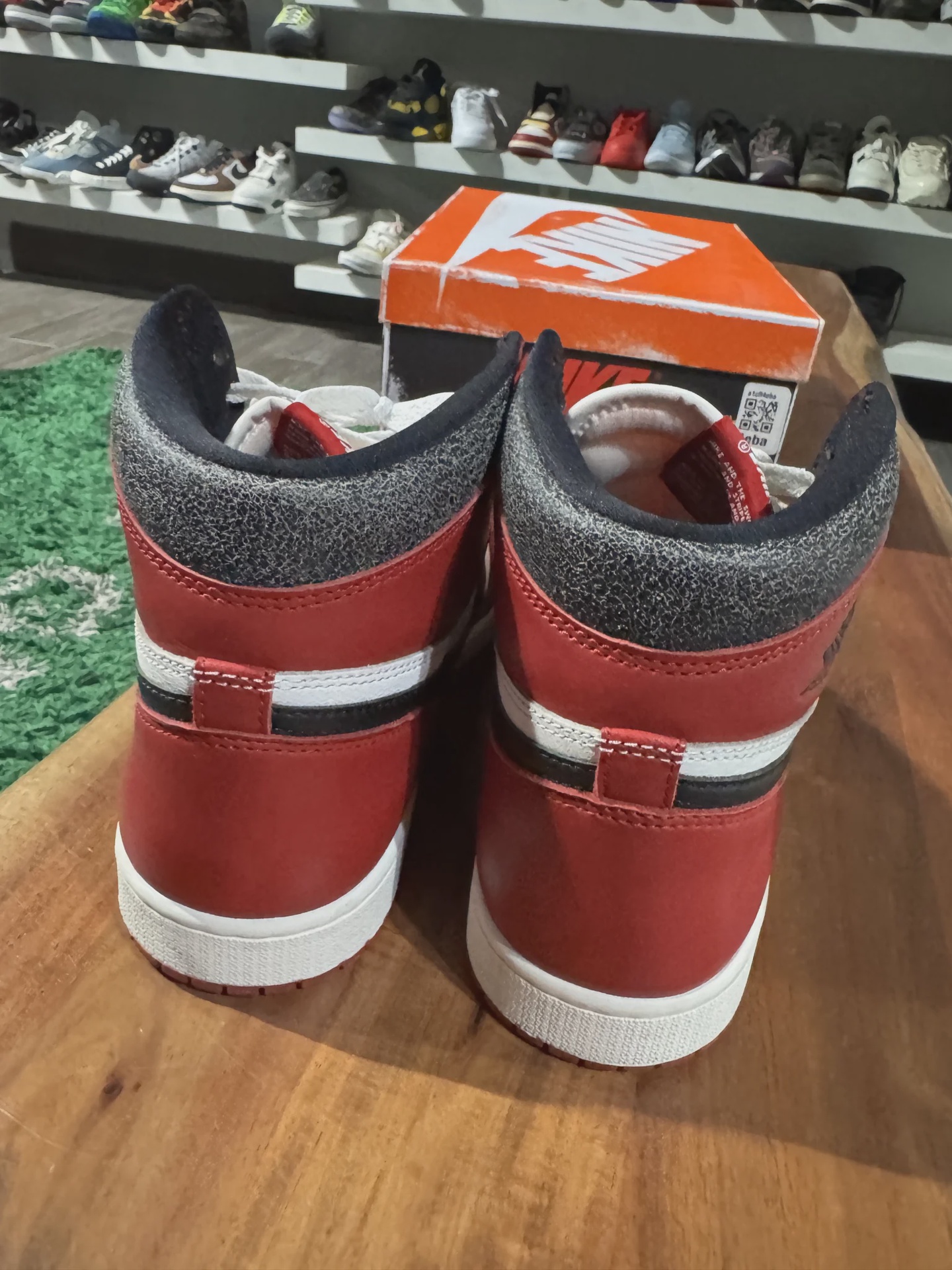 Air Jordan 1 Retro High Original Chicago Lost and Found • Pre-Owned [4924] - photo 3