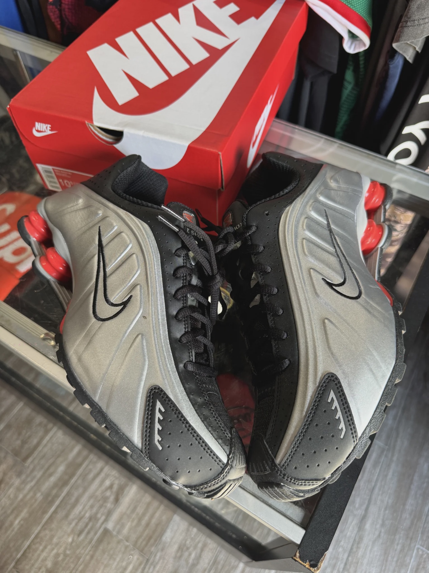 Nike Shox R4 Black Metallic Silver (2025) • Pre-Owned [0487] - photo 2
