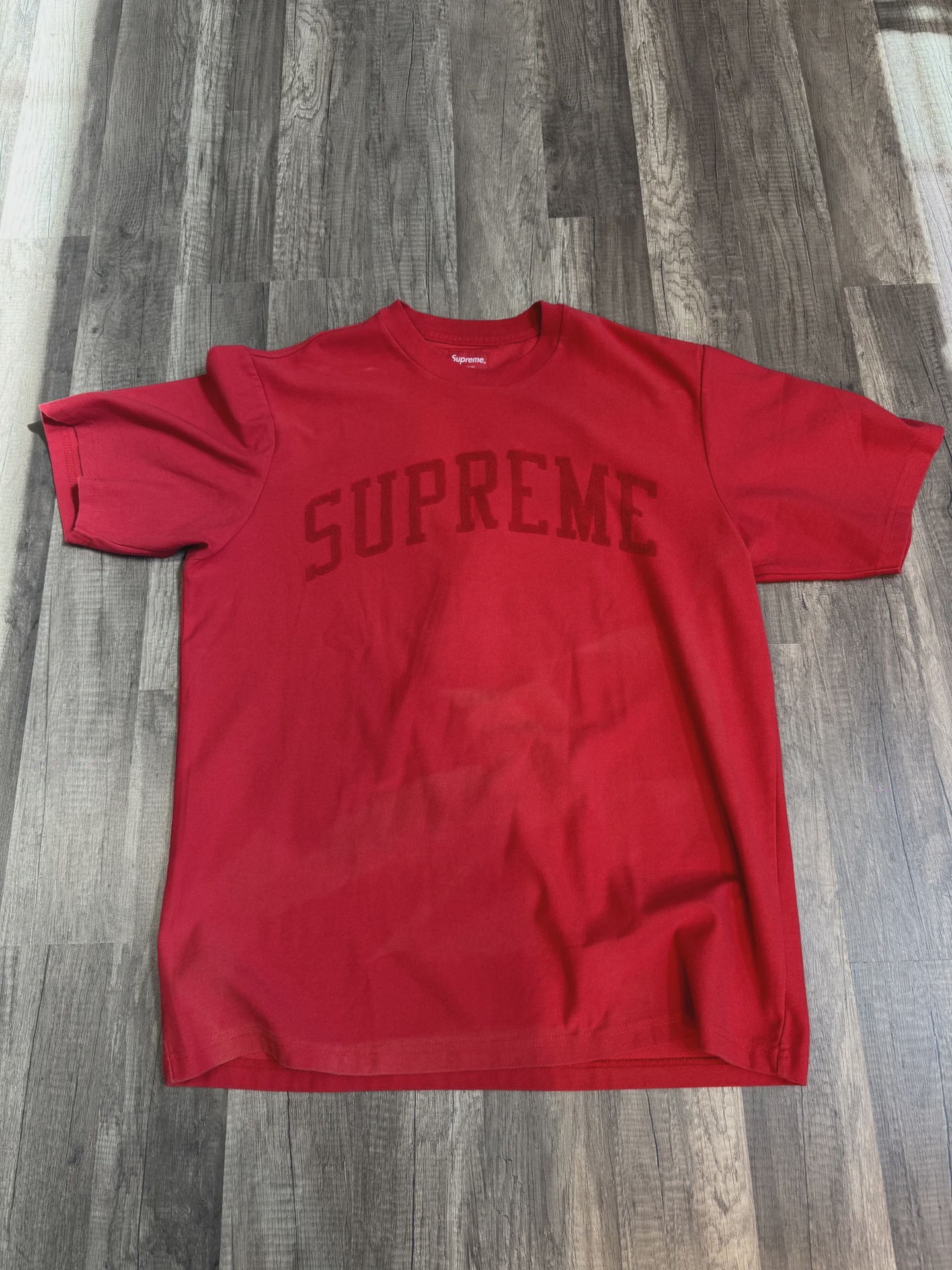 Supreme Supreme Chenille Arc Logo S/S Tee Red - Size M