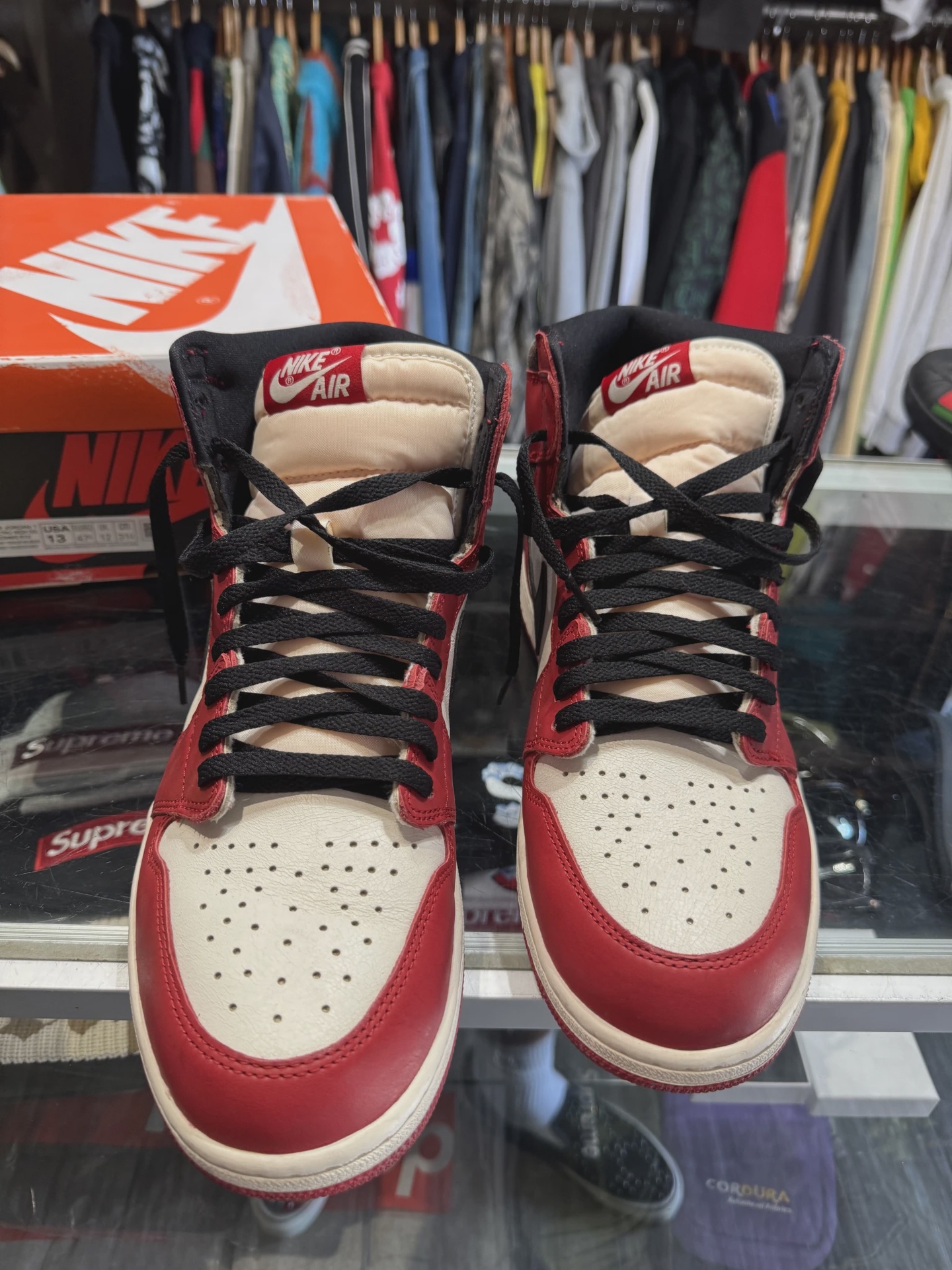 Air Jordan 1 Retro High Original Chicago Lost and Found • Pre-Owned [9791] 3