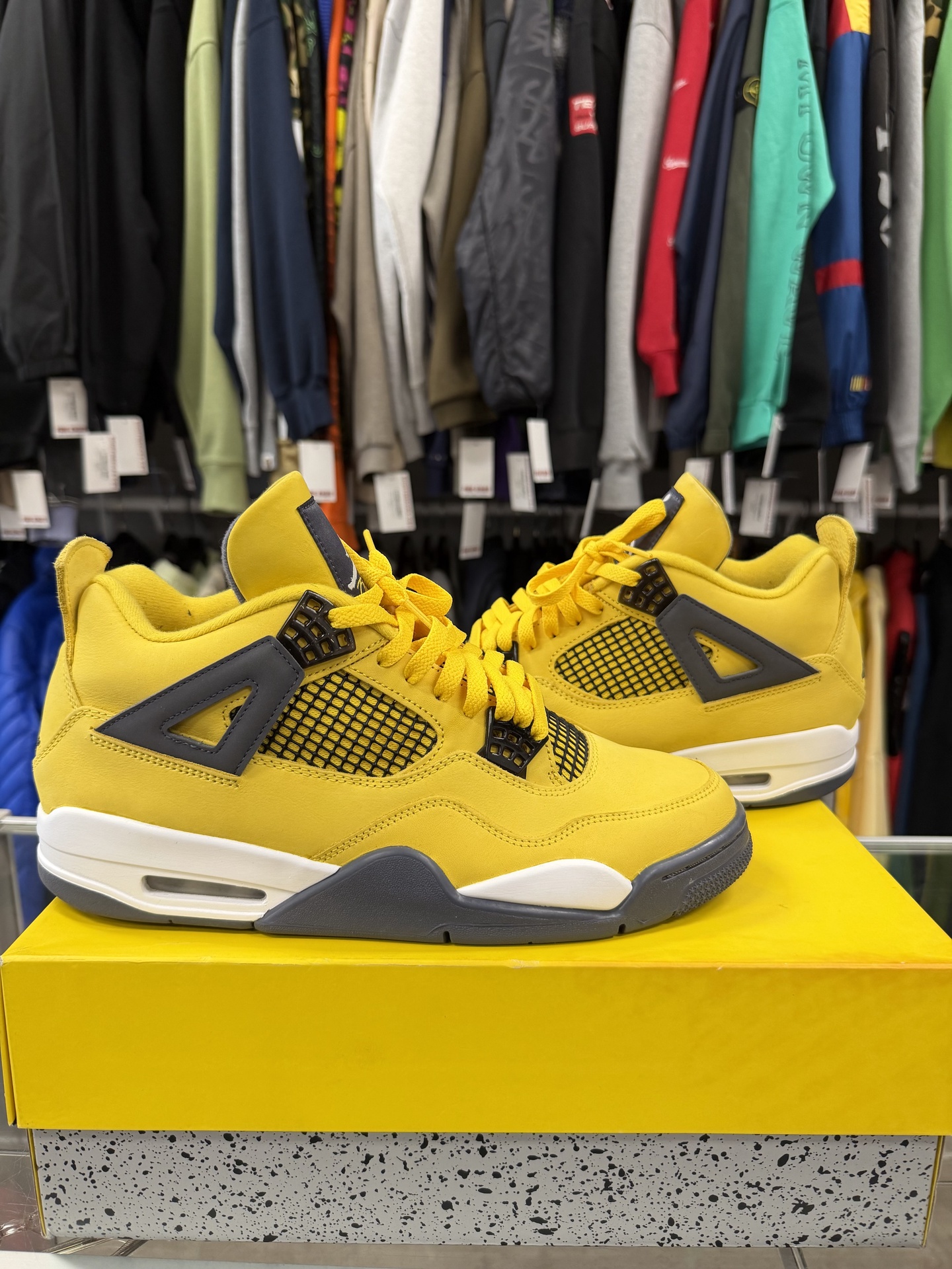 Jordan Air Jordan 4 Retro Lightning (2021) - Size US M 11