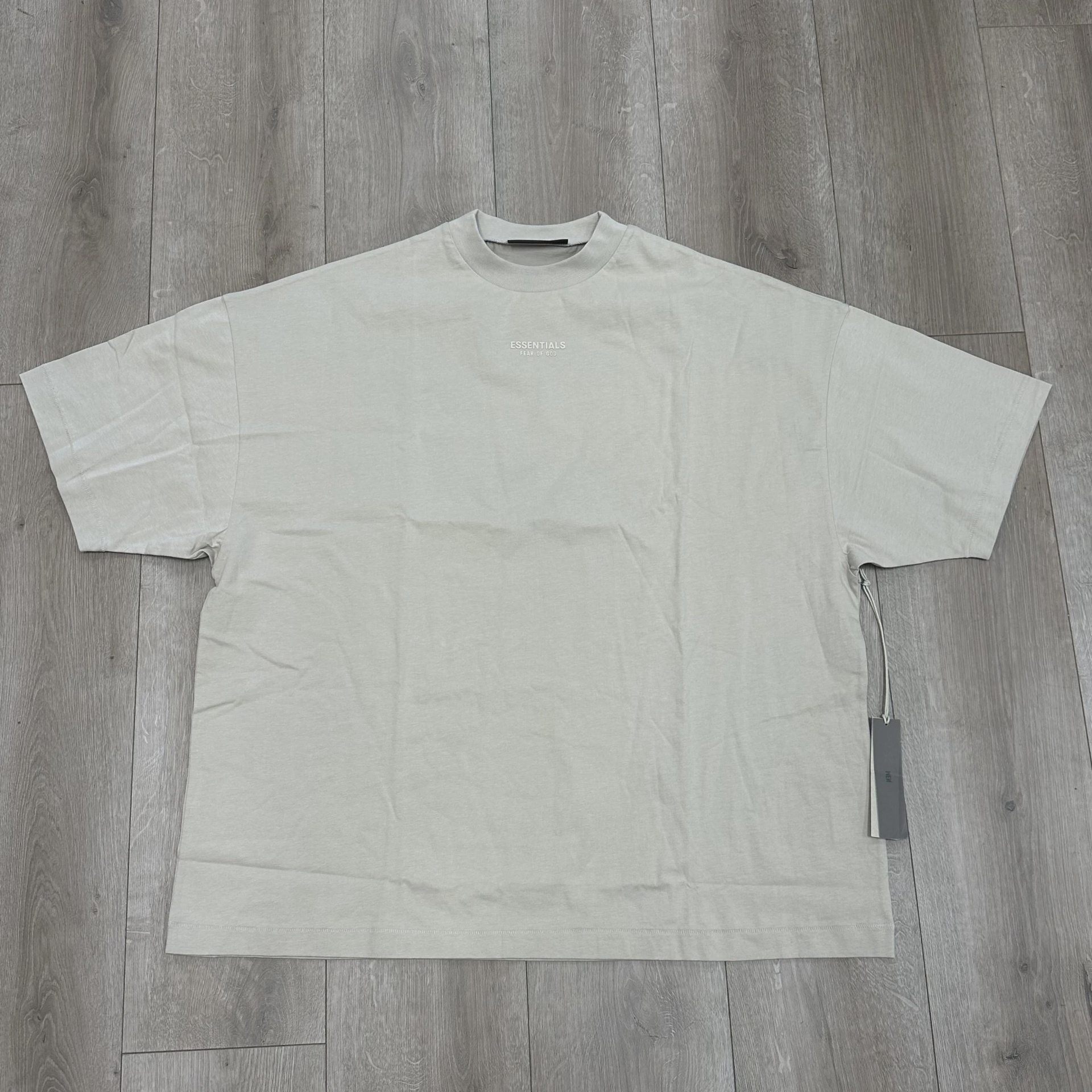 Essentials cream tee • Brand New [3180]