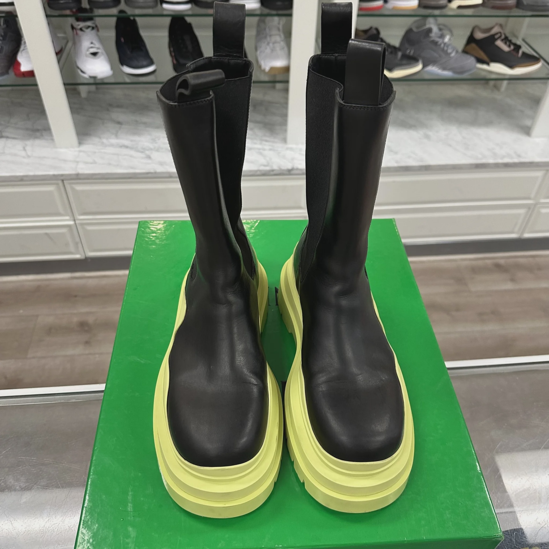 Bottega Veneta Tire Chelsea Boots • Pre-Owned [0996] - photo 3