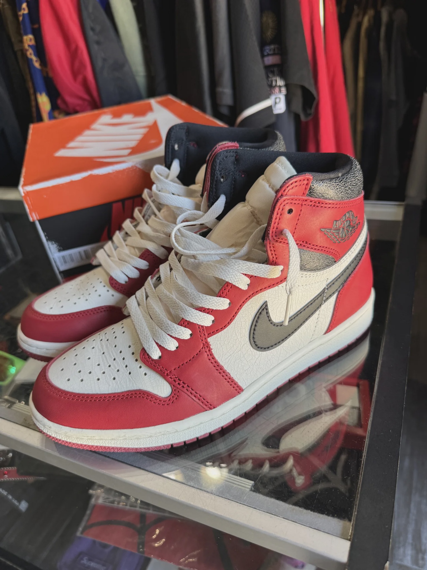 Air Jordan 1 Retro High Original Chicago Lost and Found • Pre-Owned [4910] - photo 2