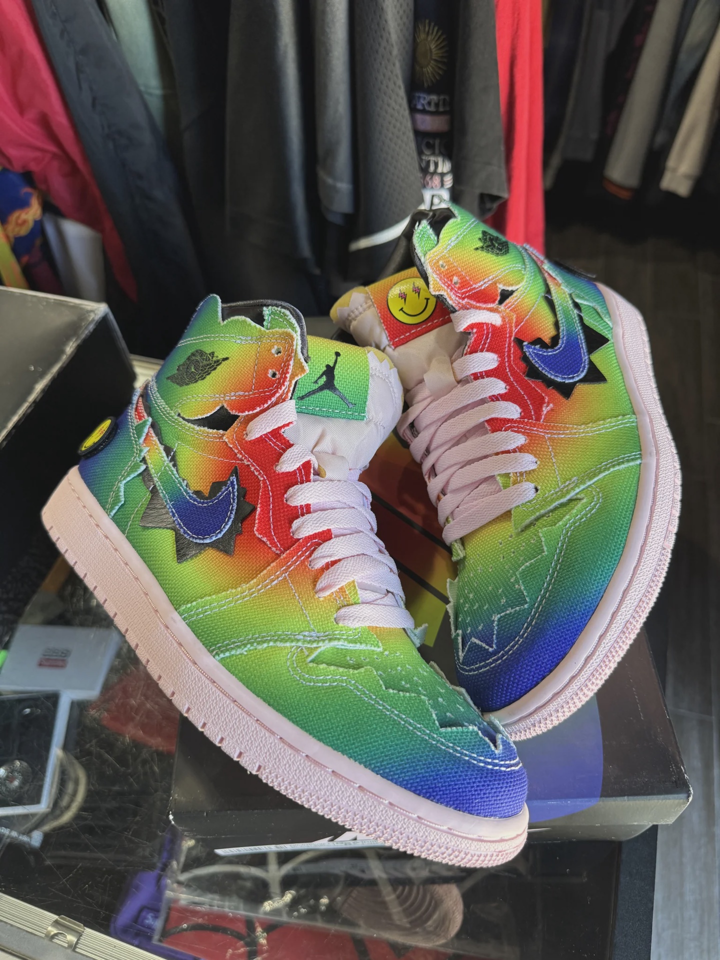 Air Jordan 1 Retro High J Balvin • Pre-Owned [8531] - photo 2