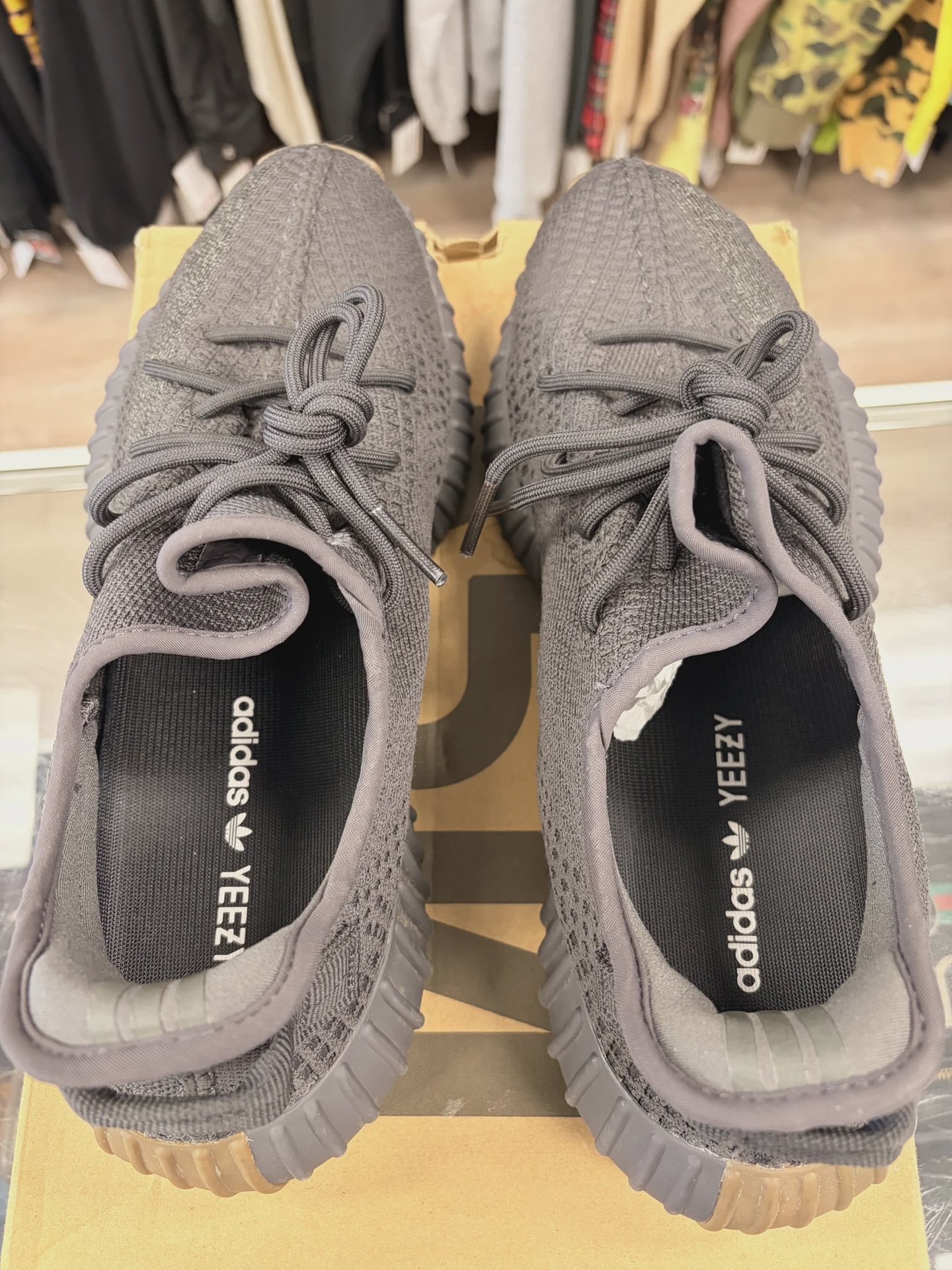 adidas Yeezy Boost 350 V2 Cinder Reflective • Pre-Owned [2690] - photo 3