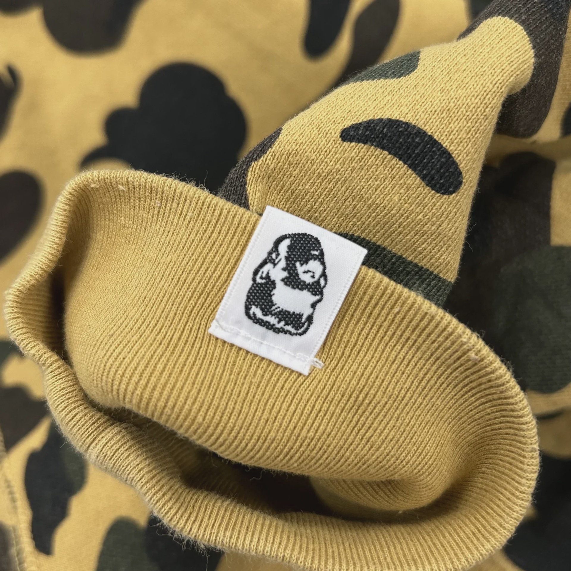 A Bathing Ape (BAPE) 1st Camo Shark Full Zip Hoodie • Pre-Owned [4179] - photo 6