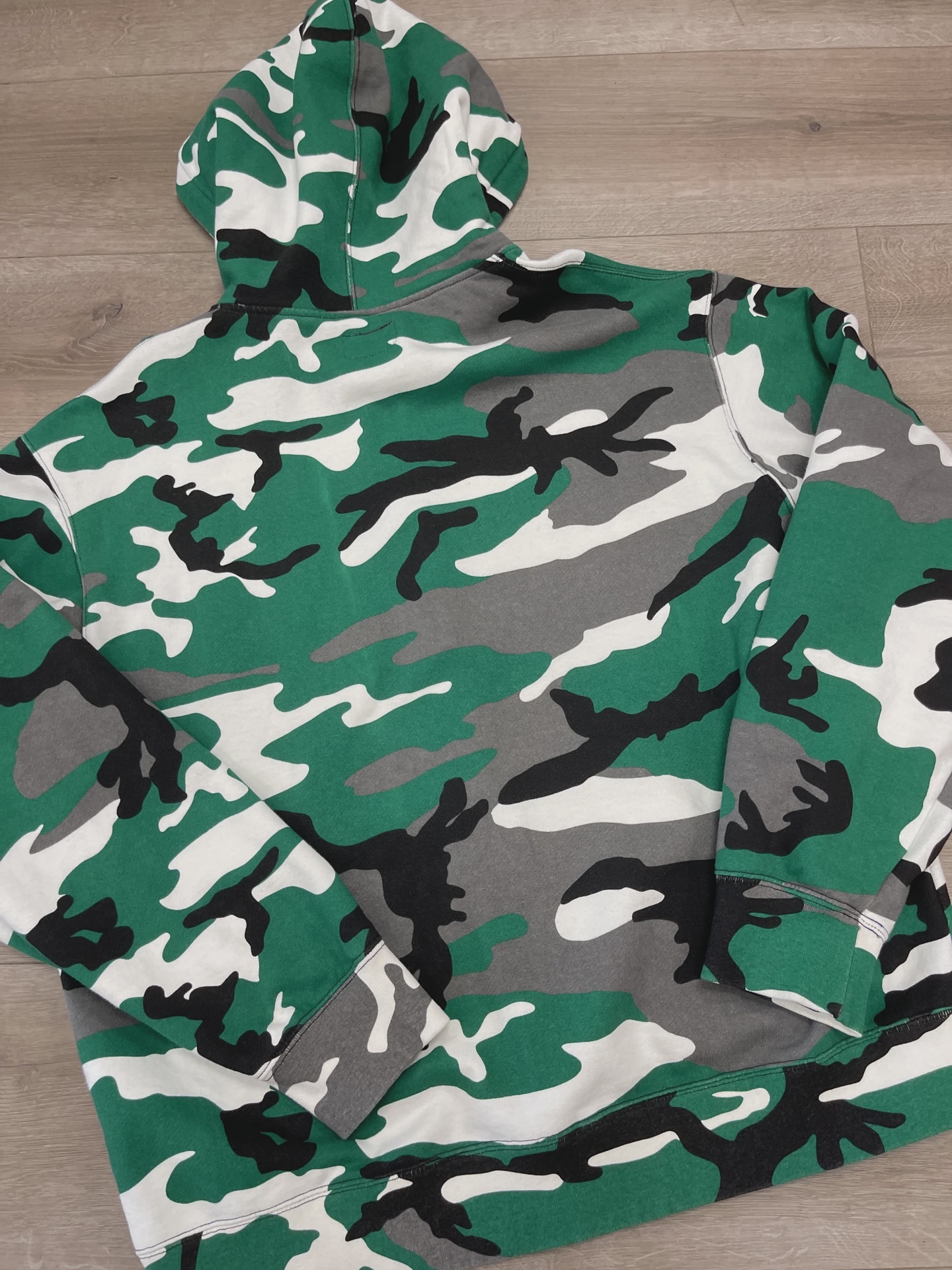 Supreme Camo Small Box Logo • Pre-Owned [8954] 2
