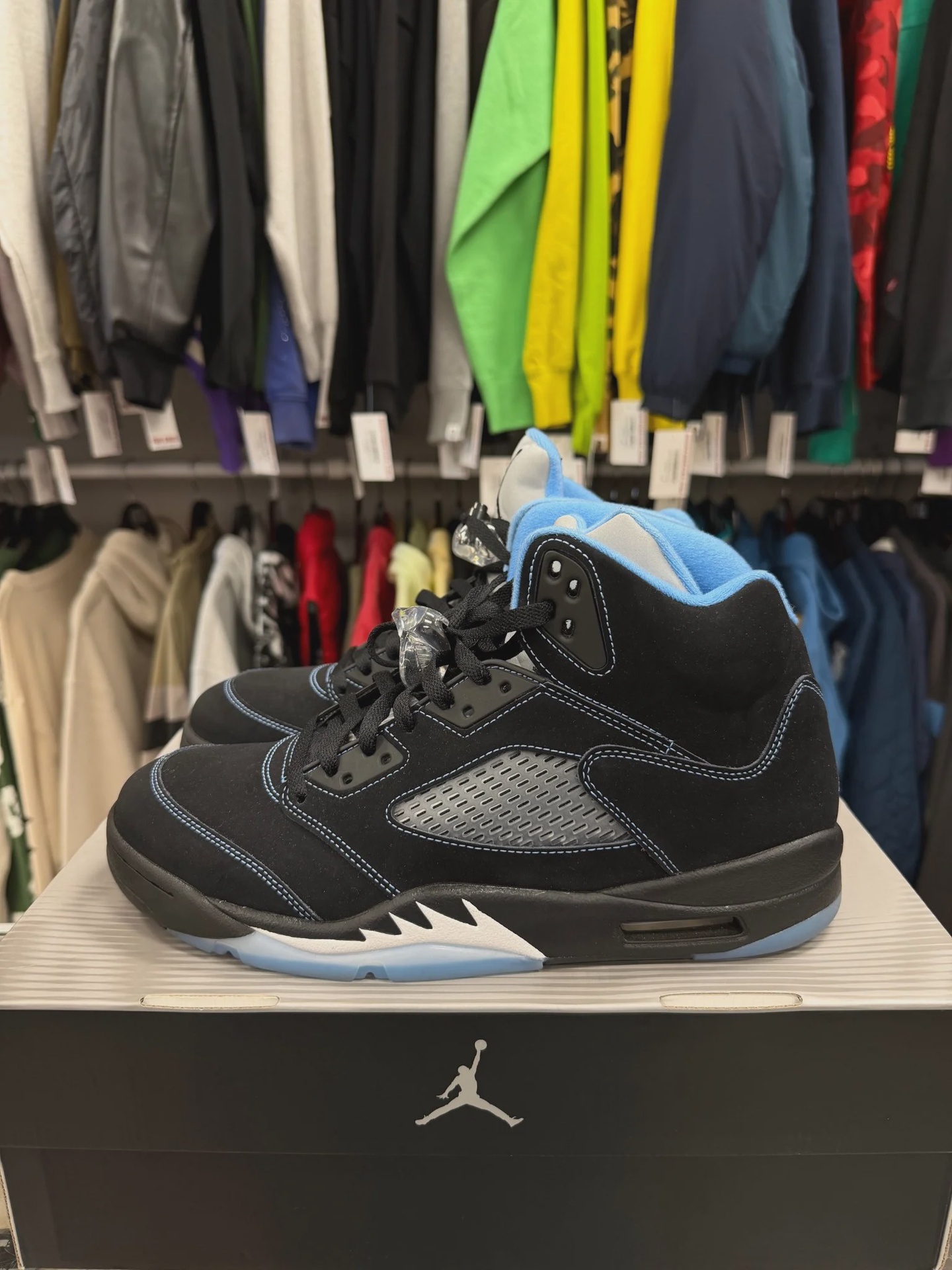 Air Jordan 5 Retro Black University Blue (2026) • Pre-Owned [0368] - photo 5