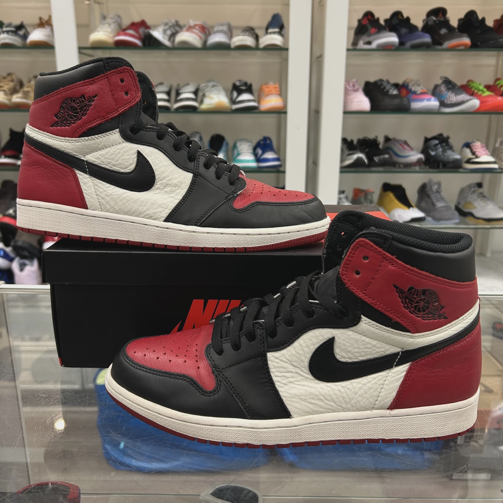 Air Jordan 1 Retro High Black Red Toe • Pre-Owned [5369]