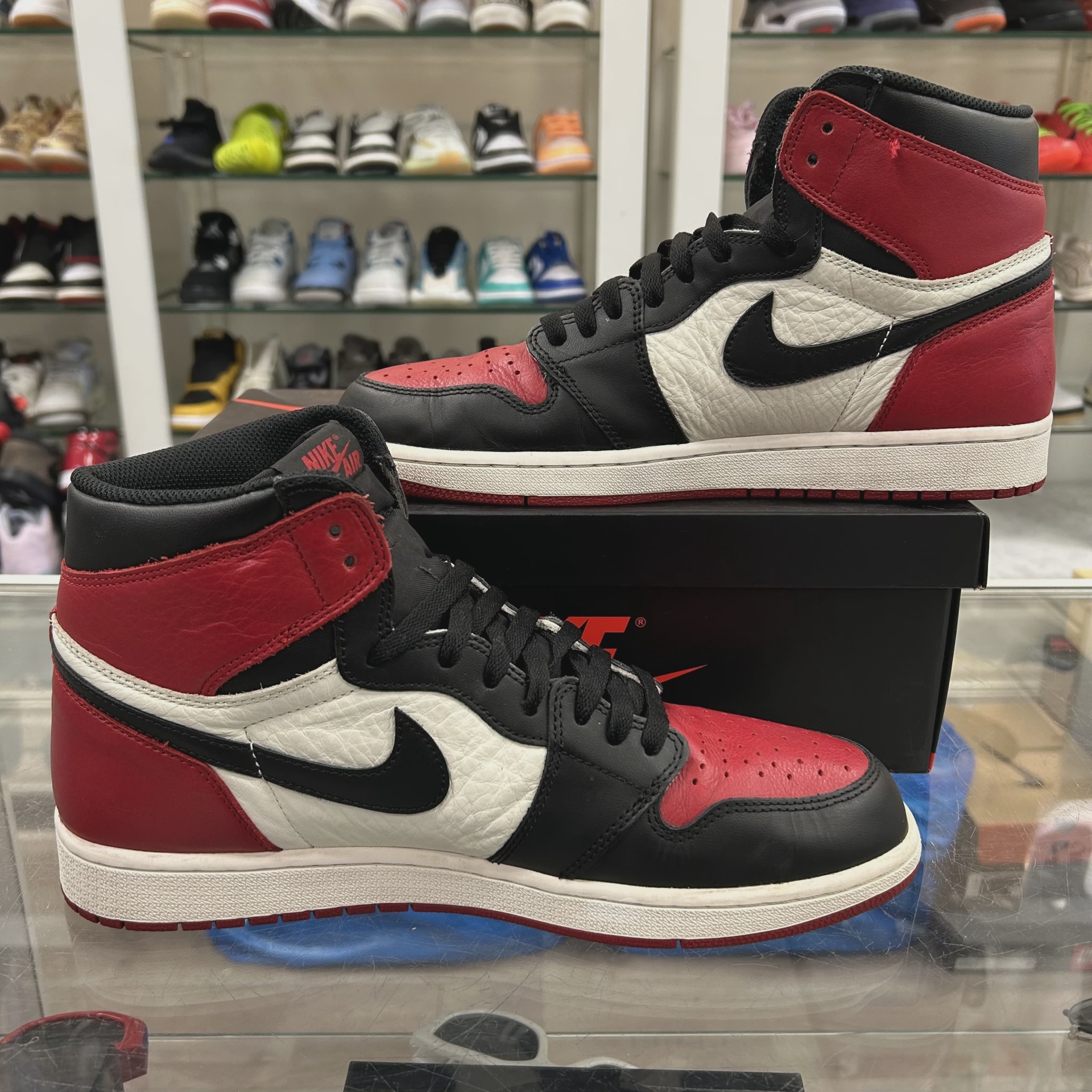 Air Jordan 1 Retro High Black Red Toe • Pre-Owned [5369] 2
