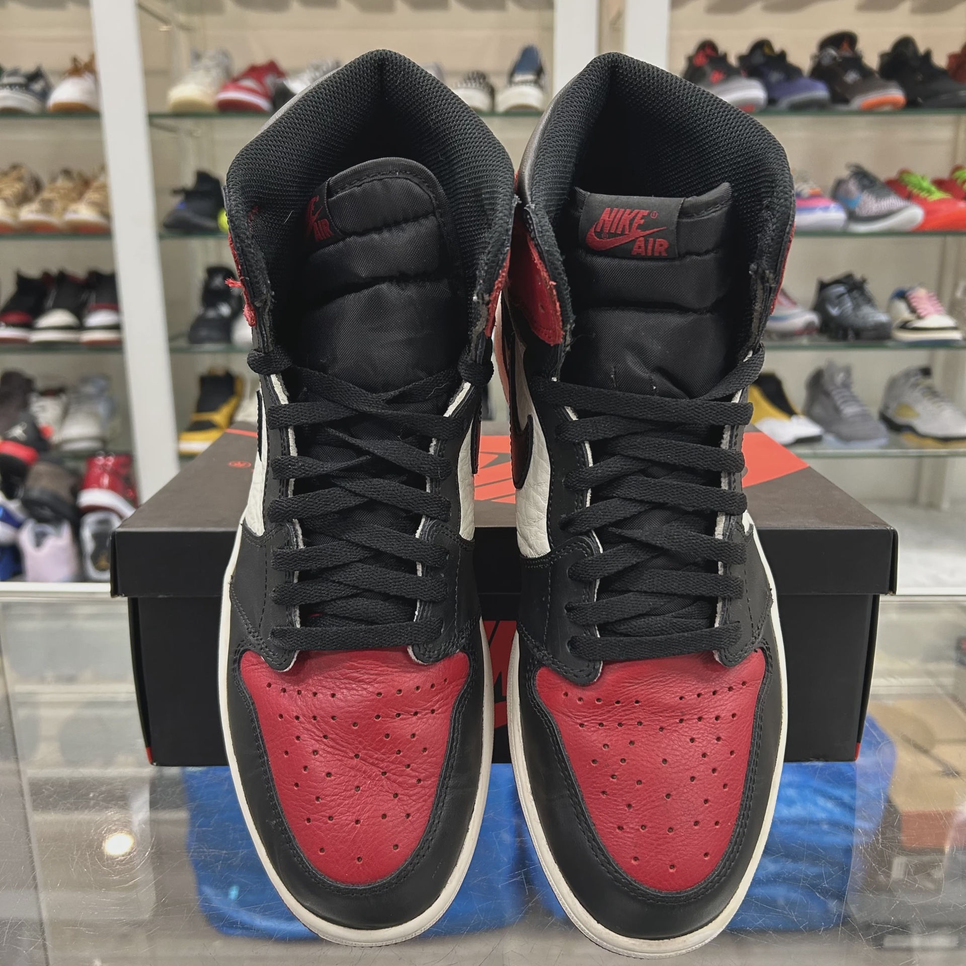 Air Jordan 1 Retro High Black Red Toe • Pre-Owned [5369] 3