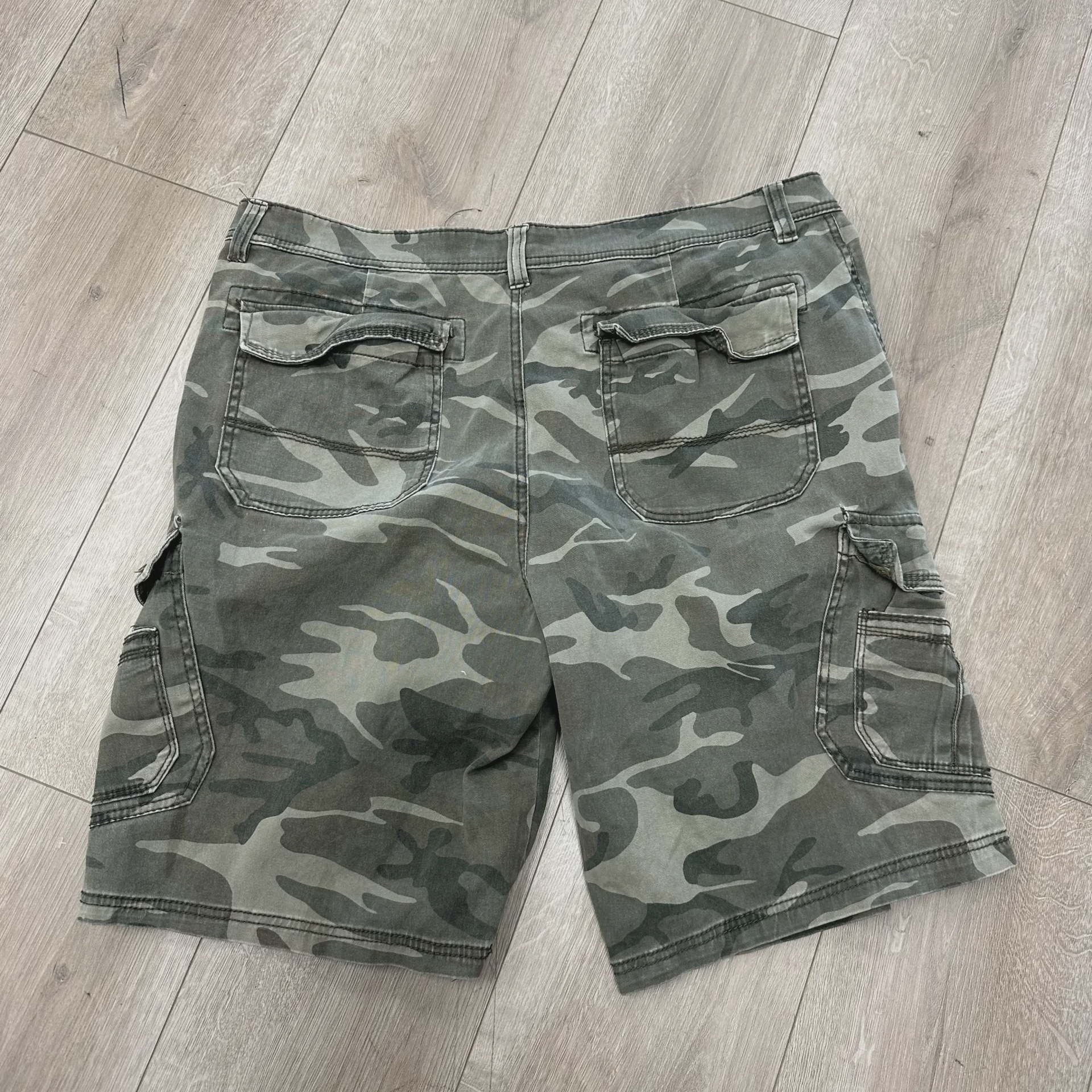 Unionbay Men's Camouflage Cargo Shorts • Pre-Owned [1116] - photo 2