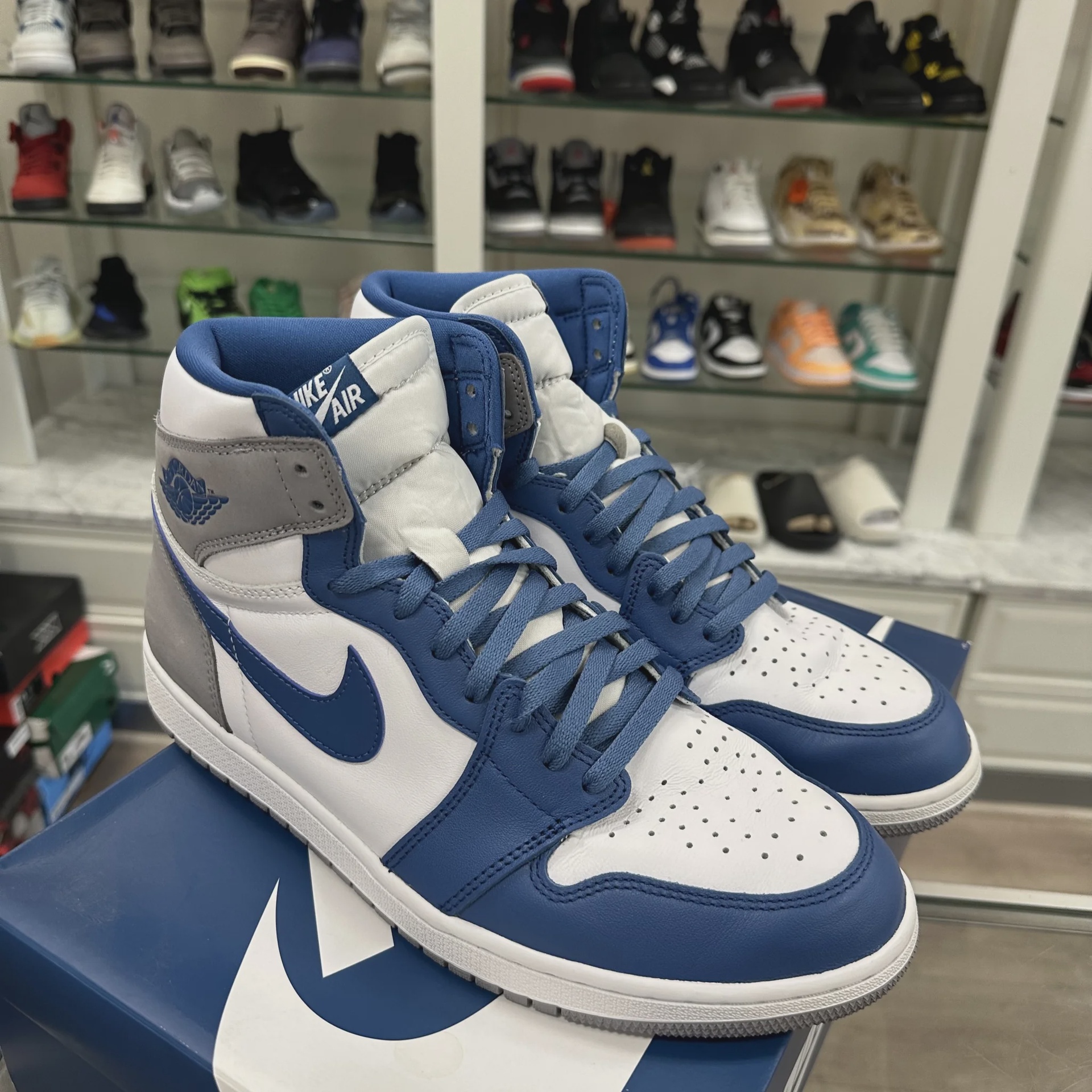 Air Jordan 1 Retro High Original True Blue • Pre-Owned [8012] - photo 5