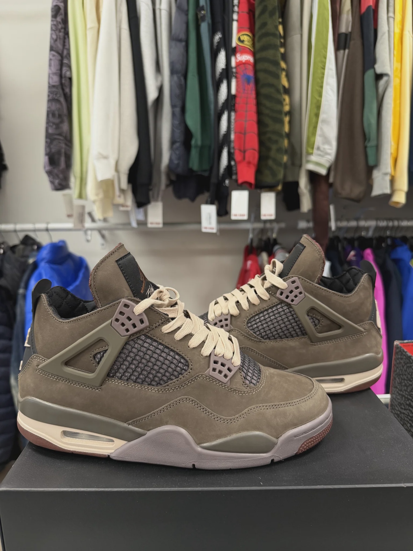 Air Jordan 4 Retro SP A Ma Maniére Dark Mocha • Pre-Owned [7788] - photo 1