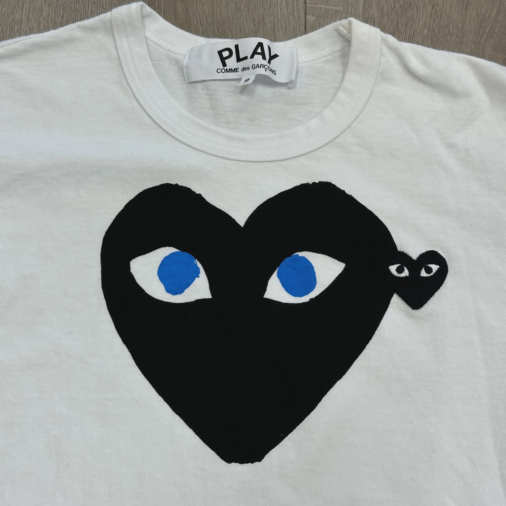 CDG Play Blue Eyes Black Heart T-Shirt White • Pre-Owned [2992] - photo 3