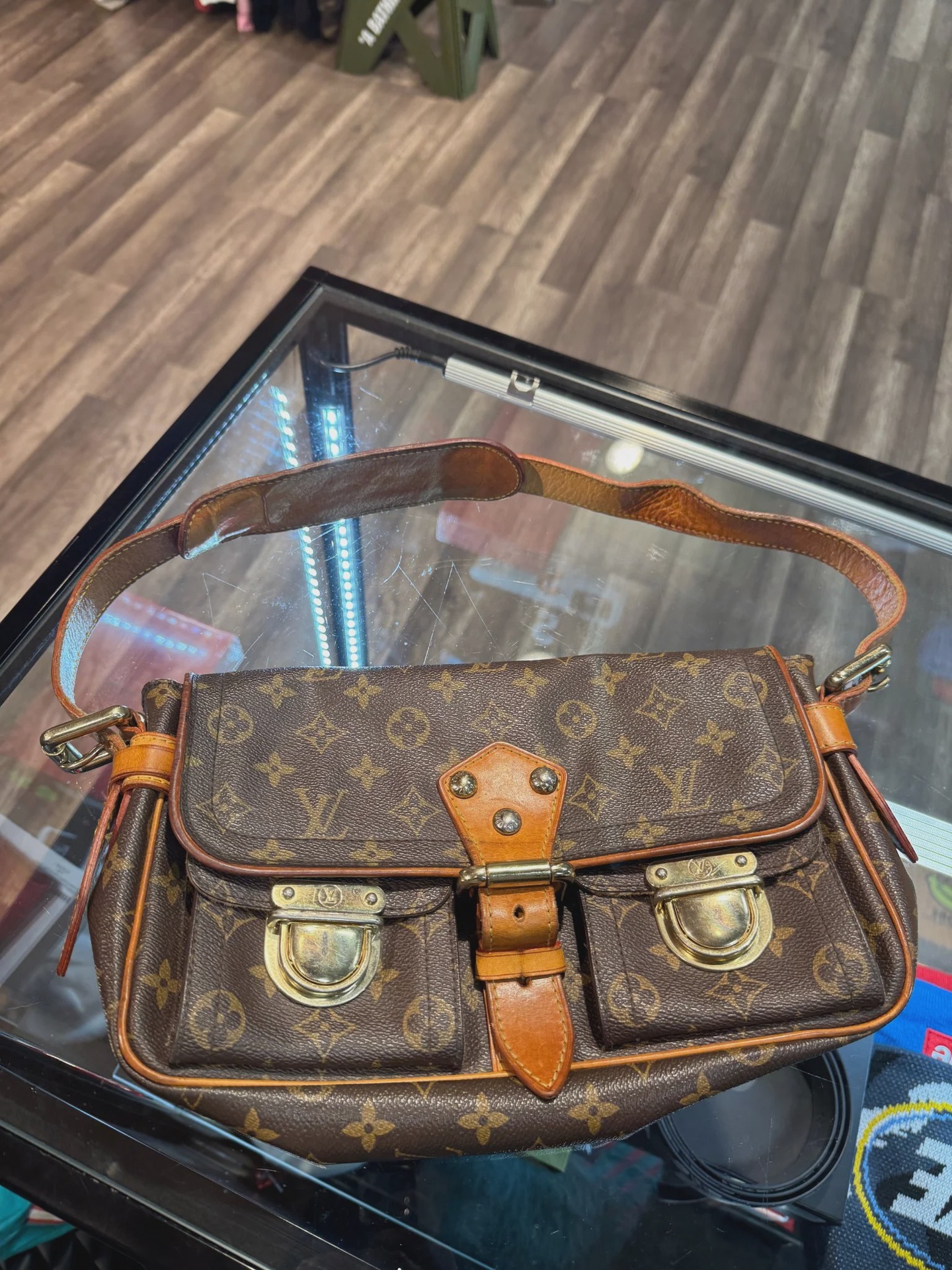 Louis Vuitton Louis Vuitton Hudson Leather Bag - Size One Size
