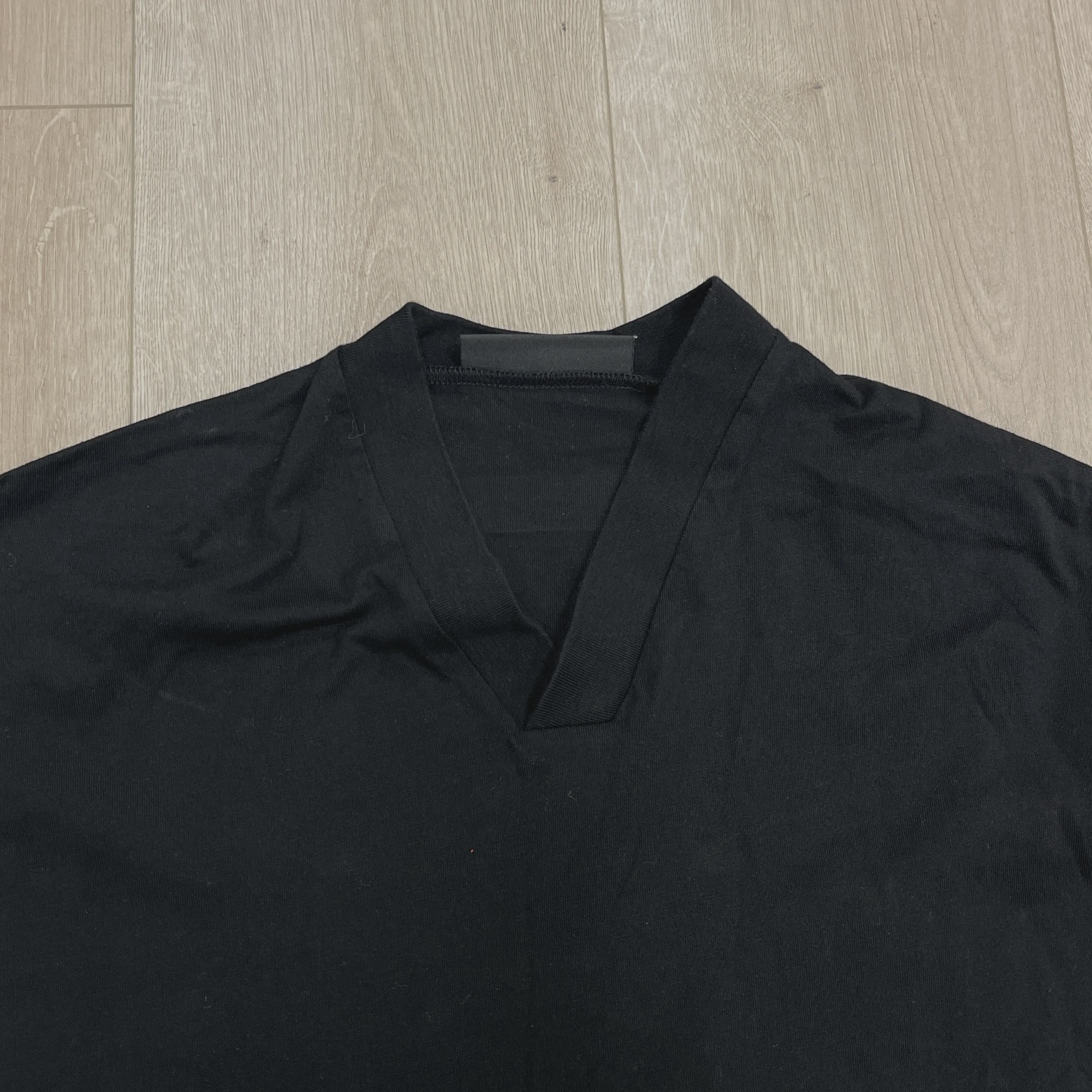 Fear of God Essentials V-Neck Black • Pre-Owned [2426] - photo 4