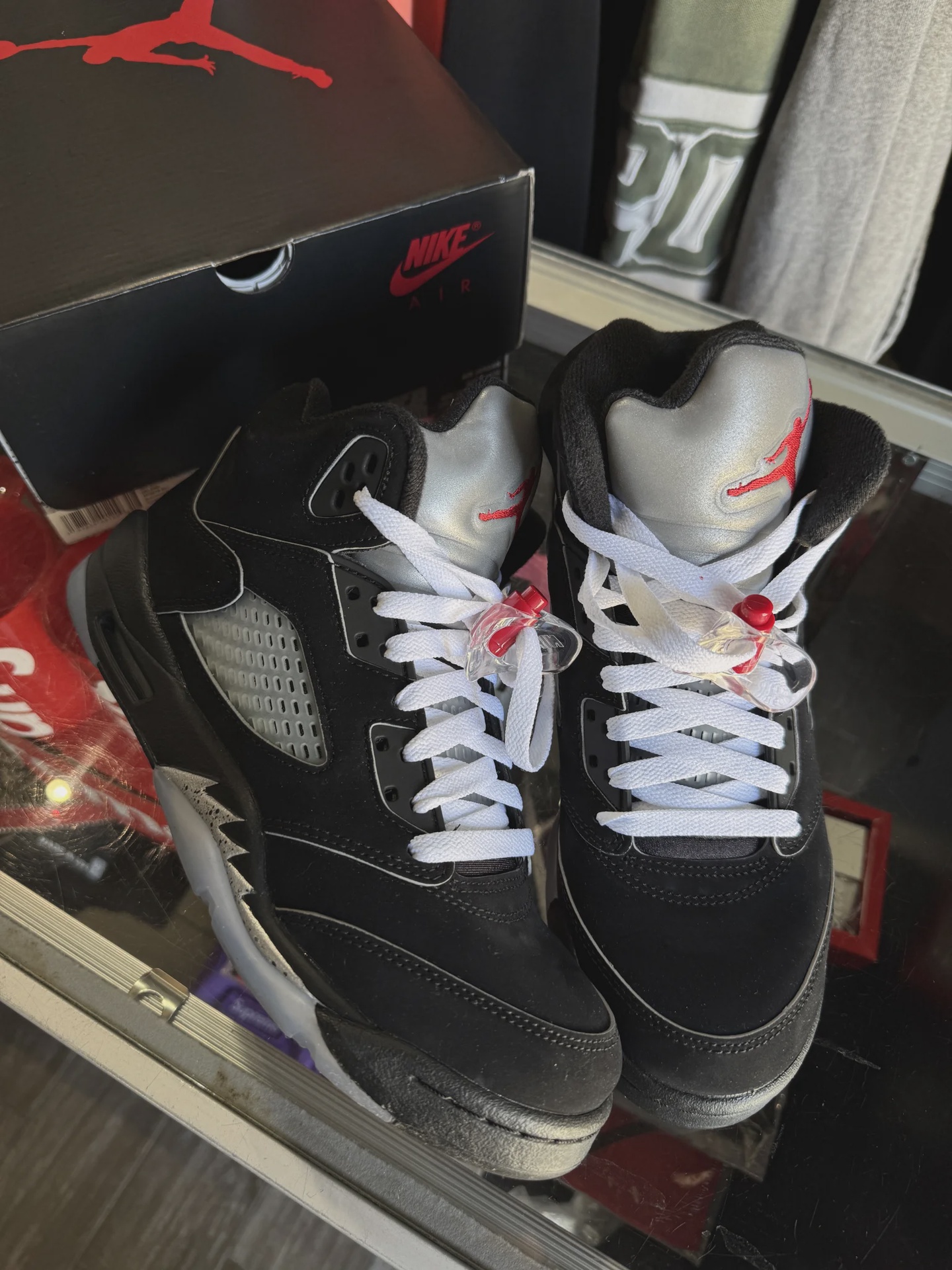 Air Jordan 5 Retro Original Black Metallic Reimagined (Grade School) • Pre-Owned [7408] - photo 1
