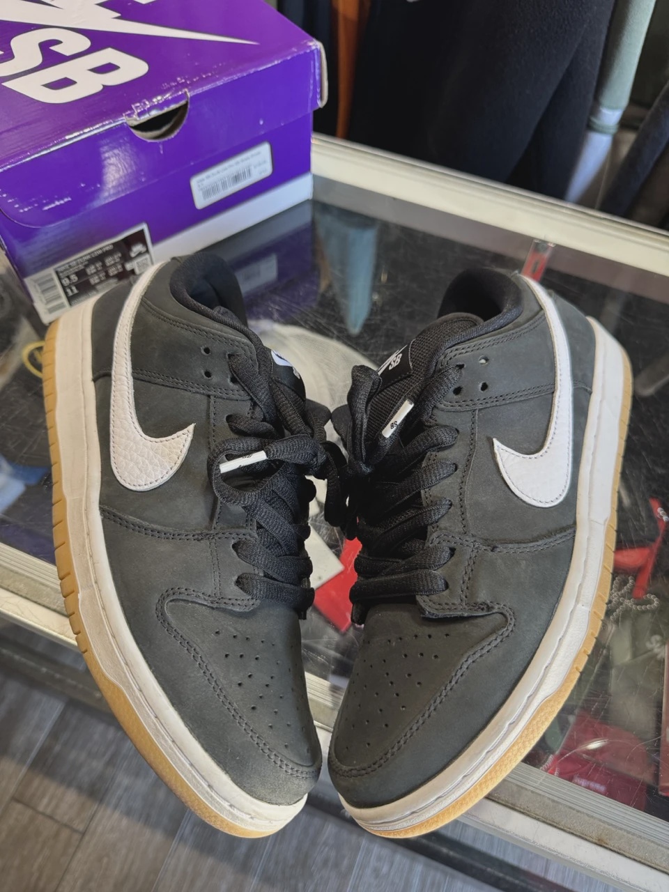 Nike SB Dunk Low Pro Black Gum • Pre-Owned [8747]