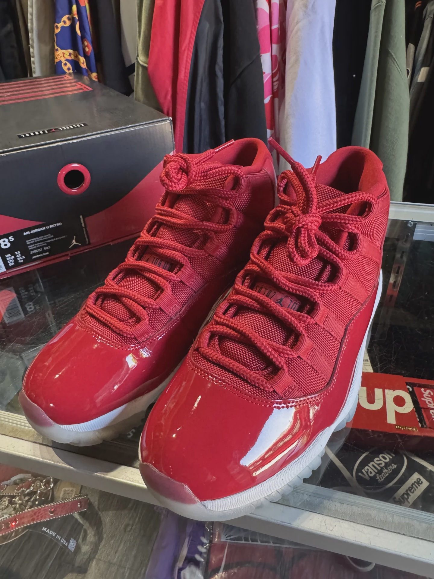Air Jordan 11 Retro Win Like 96 • Pre-Owned [7040] - photo 2