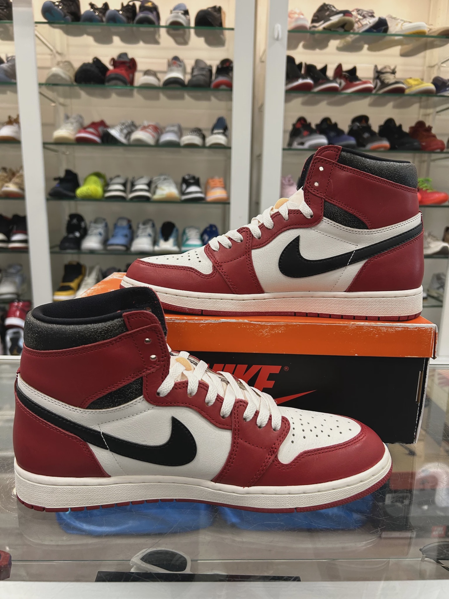 Air Jordan 1 Retro High Original Chicago Lost and Found • Pre-Owned [8200] - photo 2