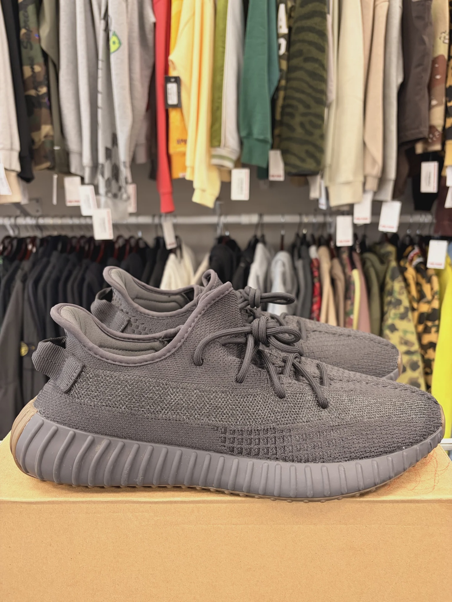 adidas Yeezy Boost 350 V2 Cinder Reflective • Pre-Owned [2690] - photo 4