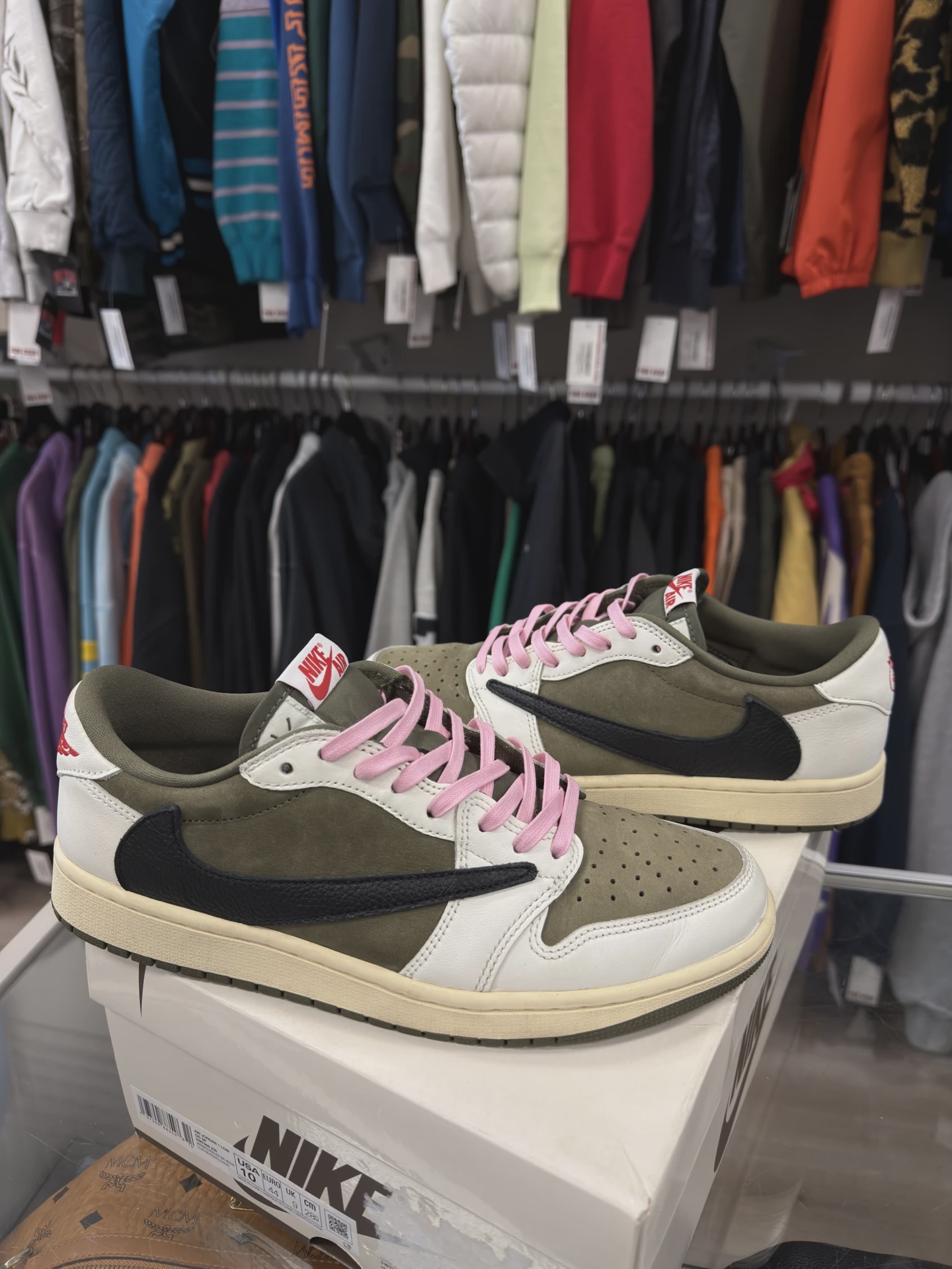 Jordan 1 Retro Low OG SP Travis Scott Medium Olive • Pre-Owned [1681]