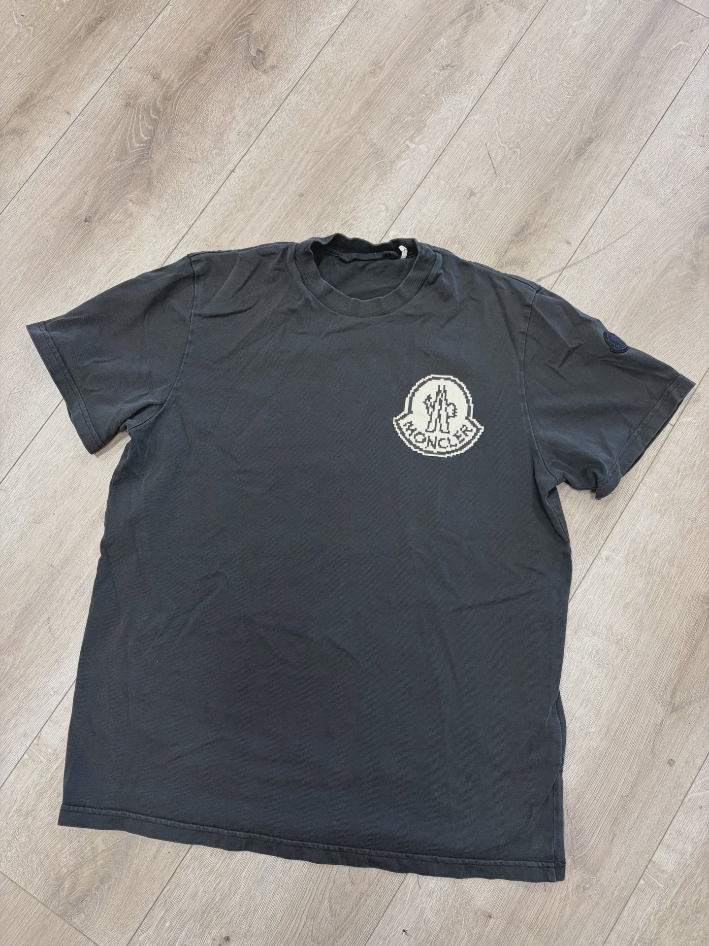 Moncler Moncler Men's Pixel Logo Cotton T-Shirt in Black - Size M