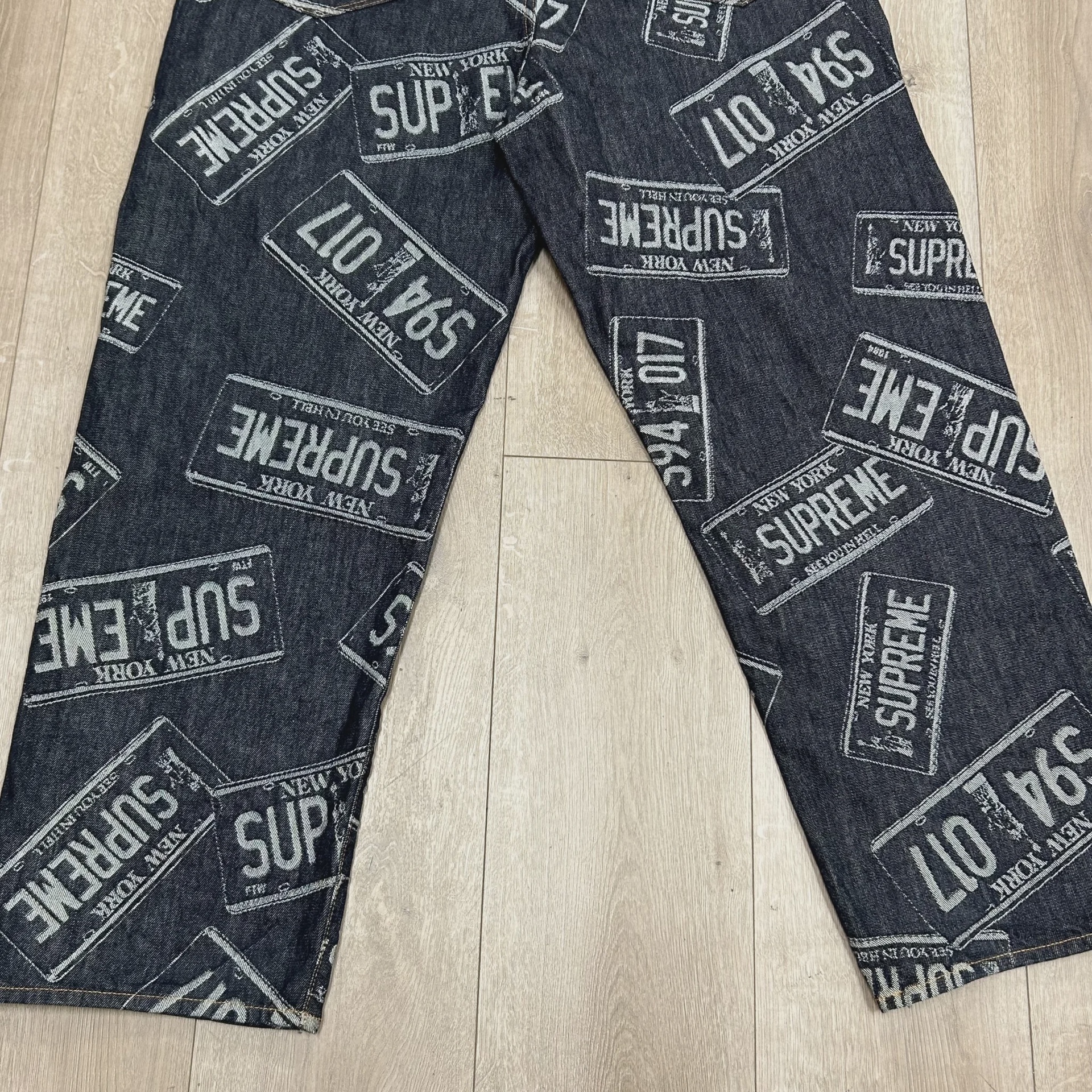 Supreme License Plate Baggy Jean Rigid Indigo • Pre-Owned [3995] - photo 9
