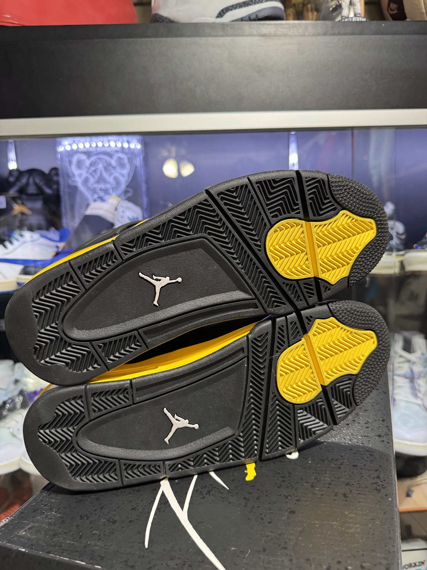 Jordan 4 Retro Thunder (2023) • Pre-Owned [9592] - photo 6