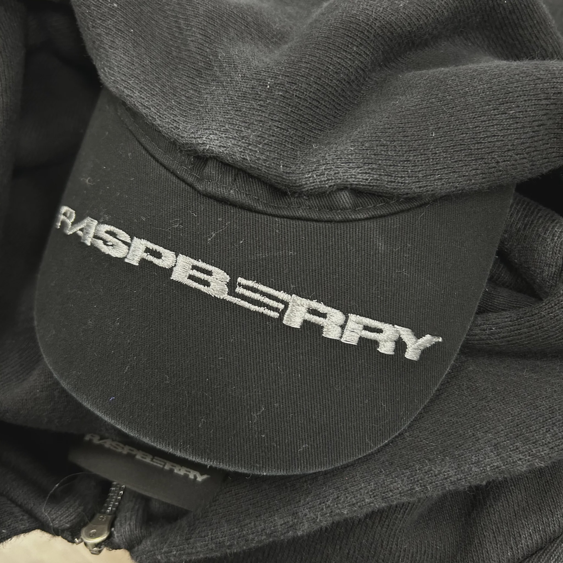 GV Gallery Raspberry Hills Cropped Zip-Up Hoodie • Pre-Owned [8287] - photo 4