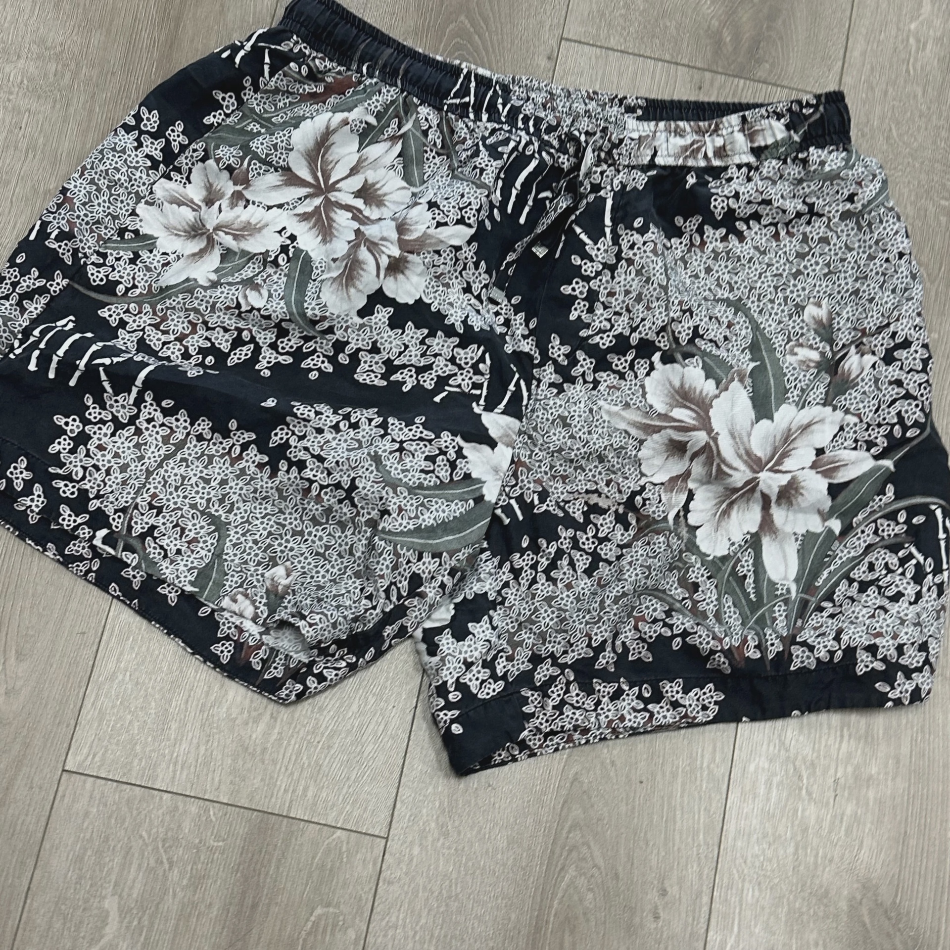 Amiri Hibiscus Tiki Shorts  • Pre-Owned [2501] 8