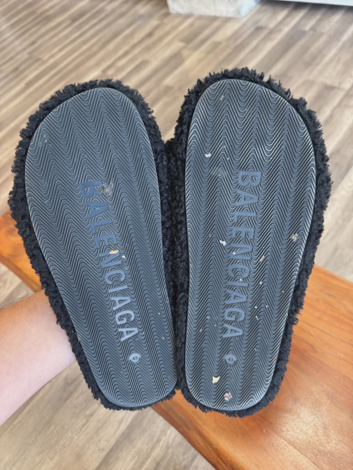 Balenciaga Furry Slides • Pre-Owned [9145] - photo 2