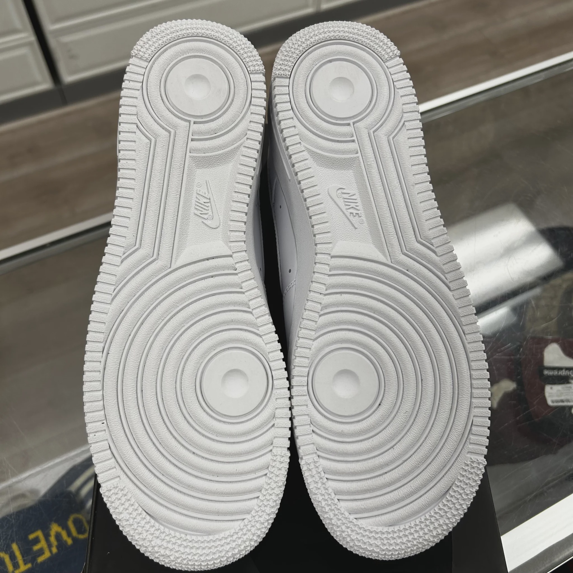 Nike Air Force 1 Low Supreme White • Pre-Owned [2334] - photo 4