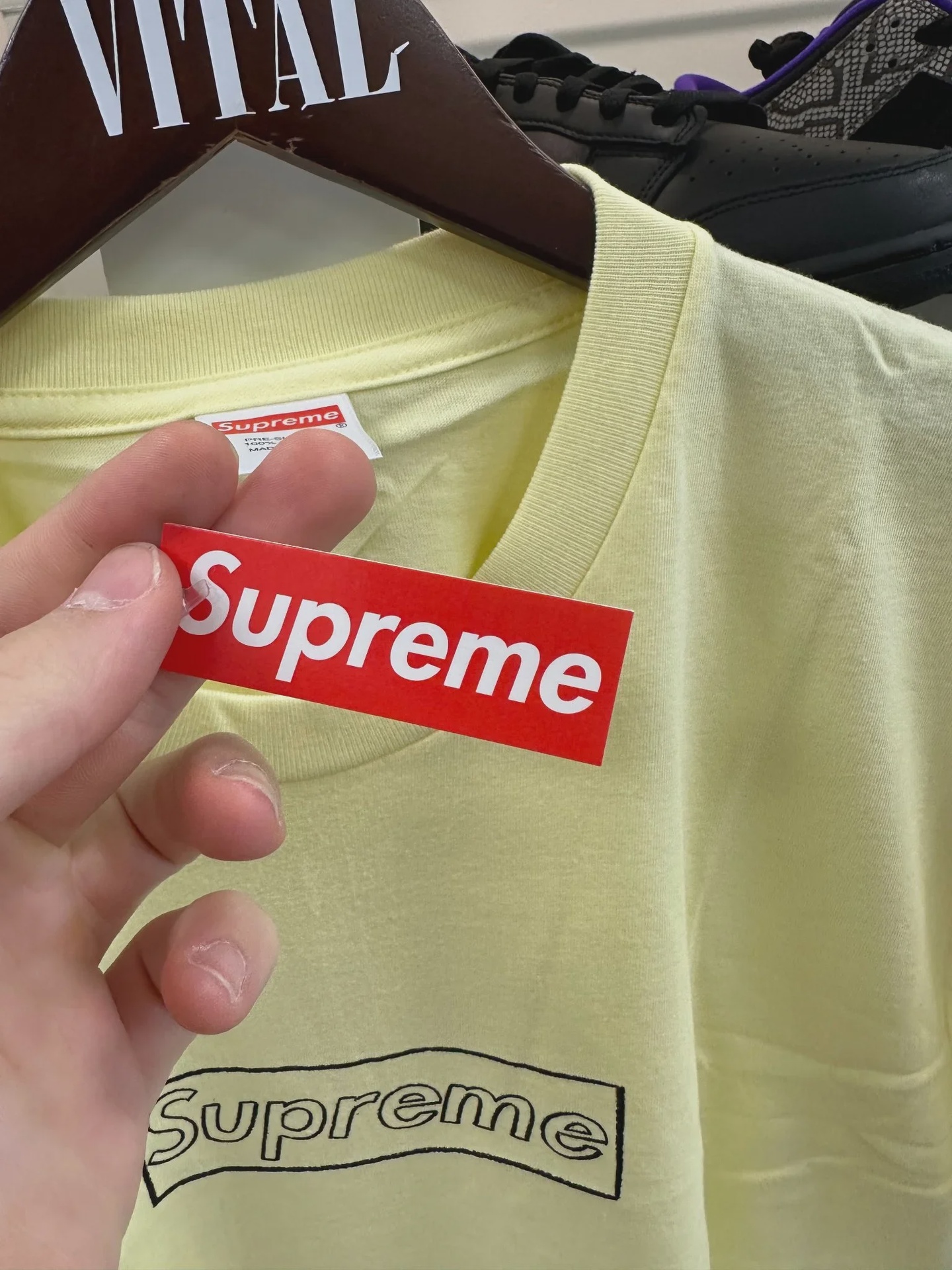 Supreme KAWS Chalk Logo Tee Pale Yellow • Brand New [6265] - photo 4