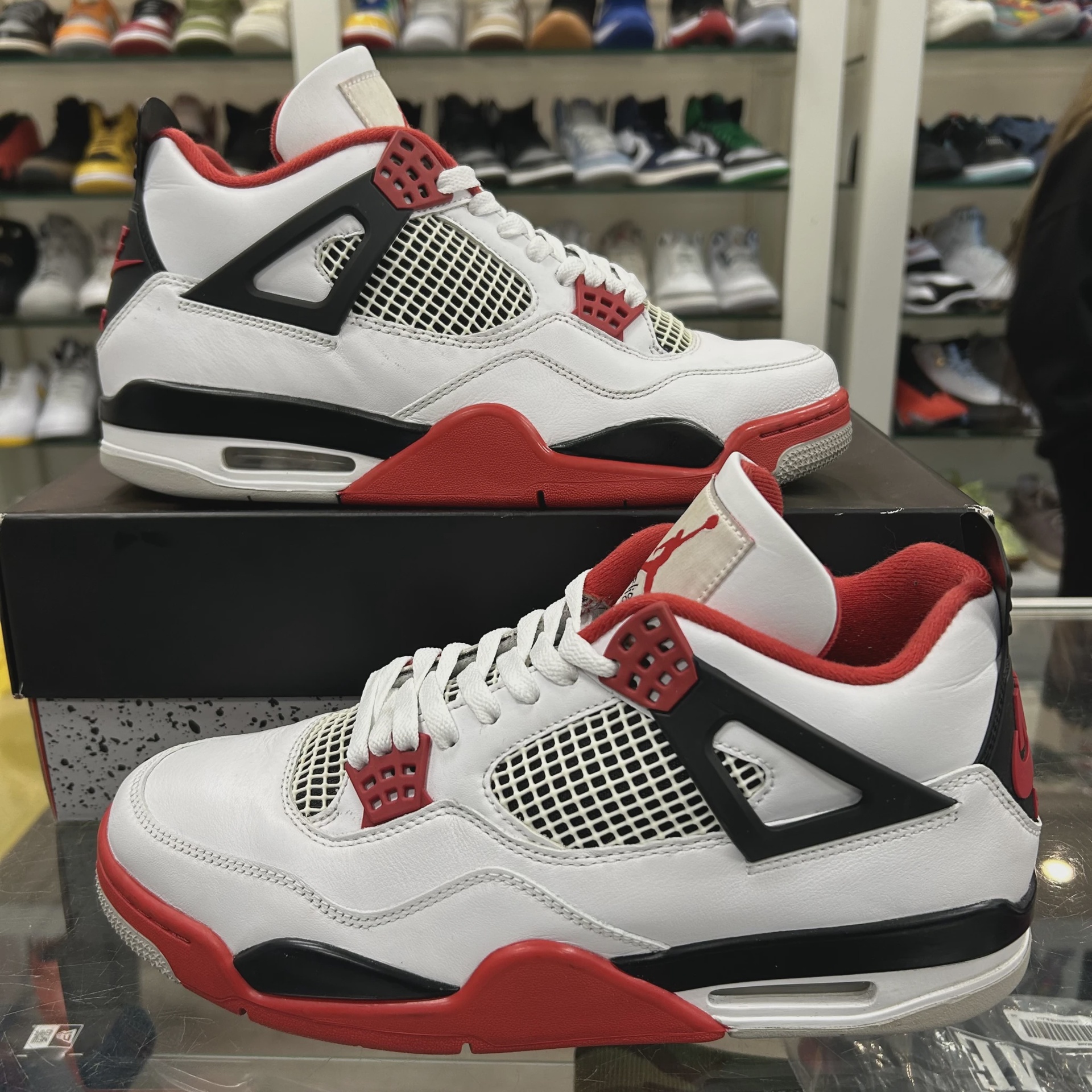 Air Jordan 4 Retro Fire Red (2020) • Pre-Owned [5605]