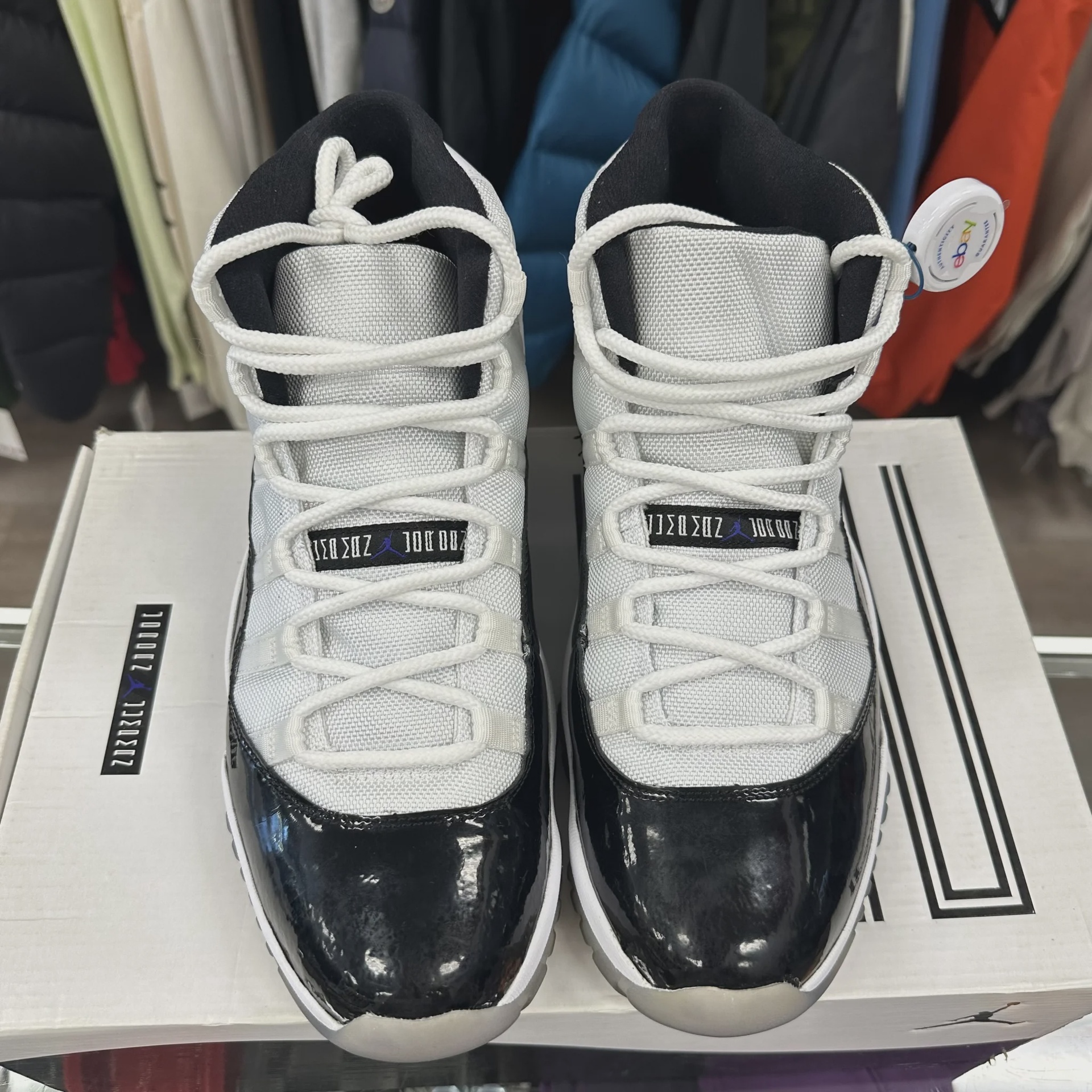 Air Jordan 11 Retro Concord (2011) • Pre-Owned [1905] - photo 4