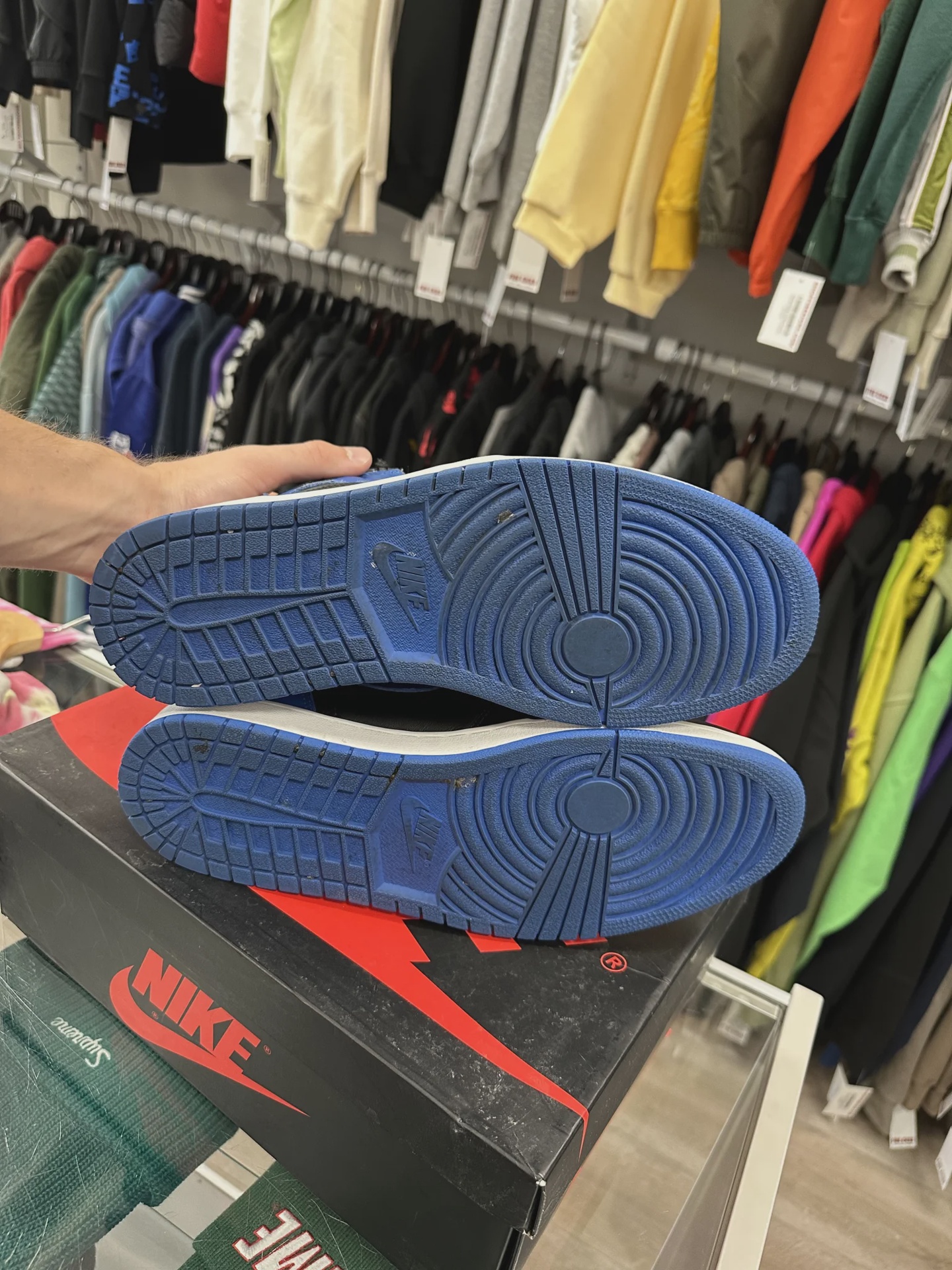 Air Jordan 1 Retro Royal Blue (2017) • Pre-Owned [0736] - photo 5