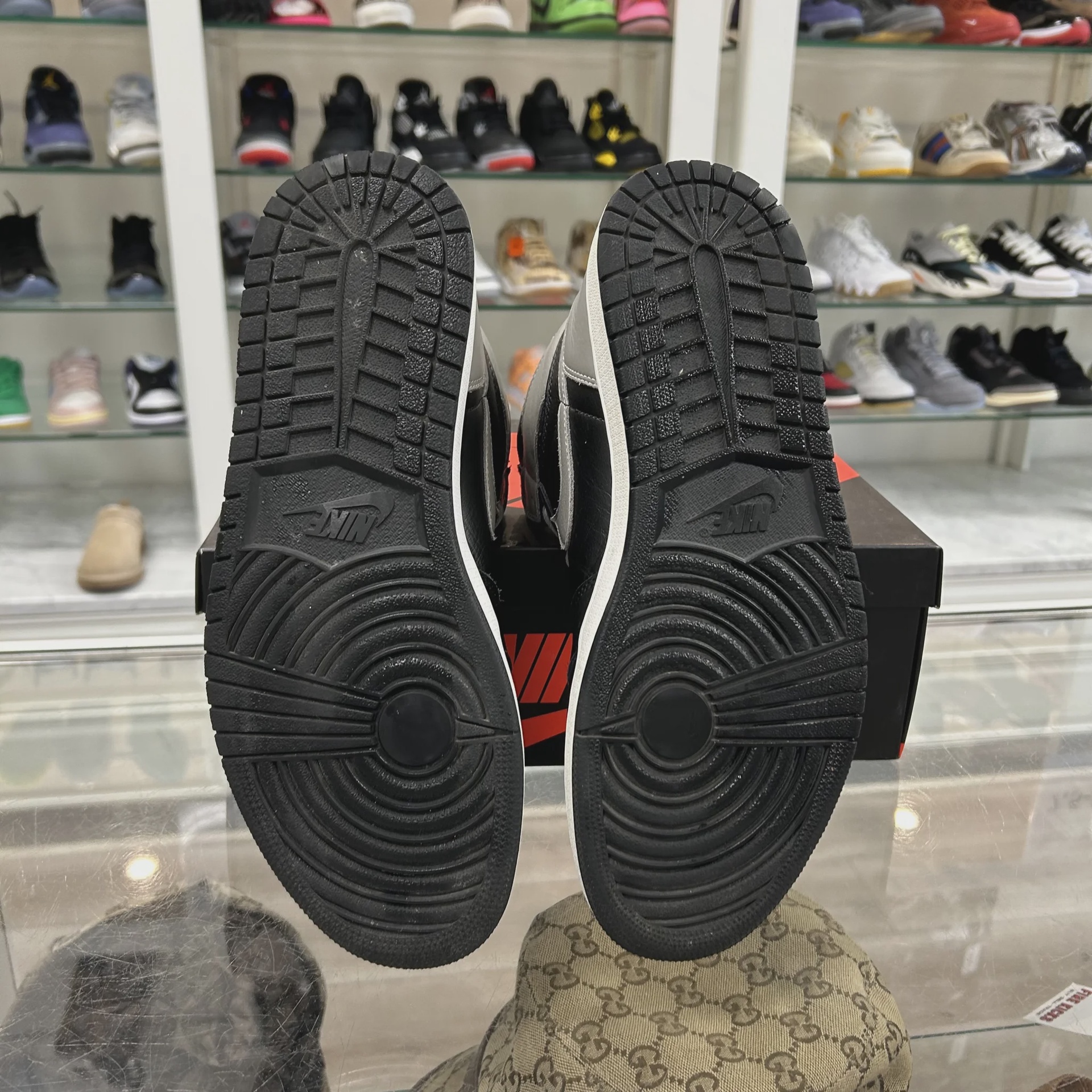 Air Jordan 1 Retro High Shadow (2018) • Pre-Owned [9104] - photo 3