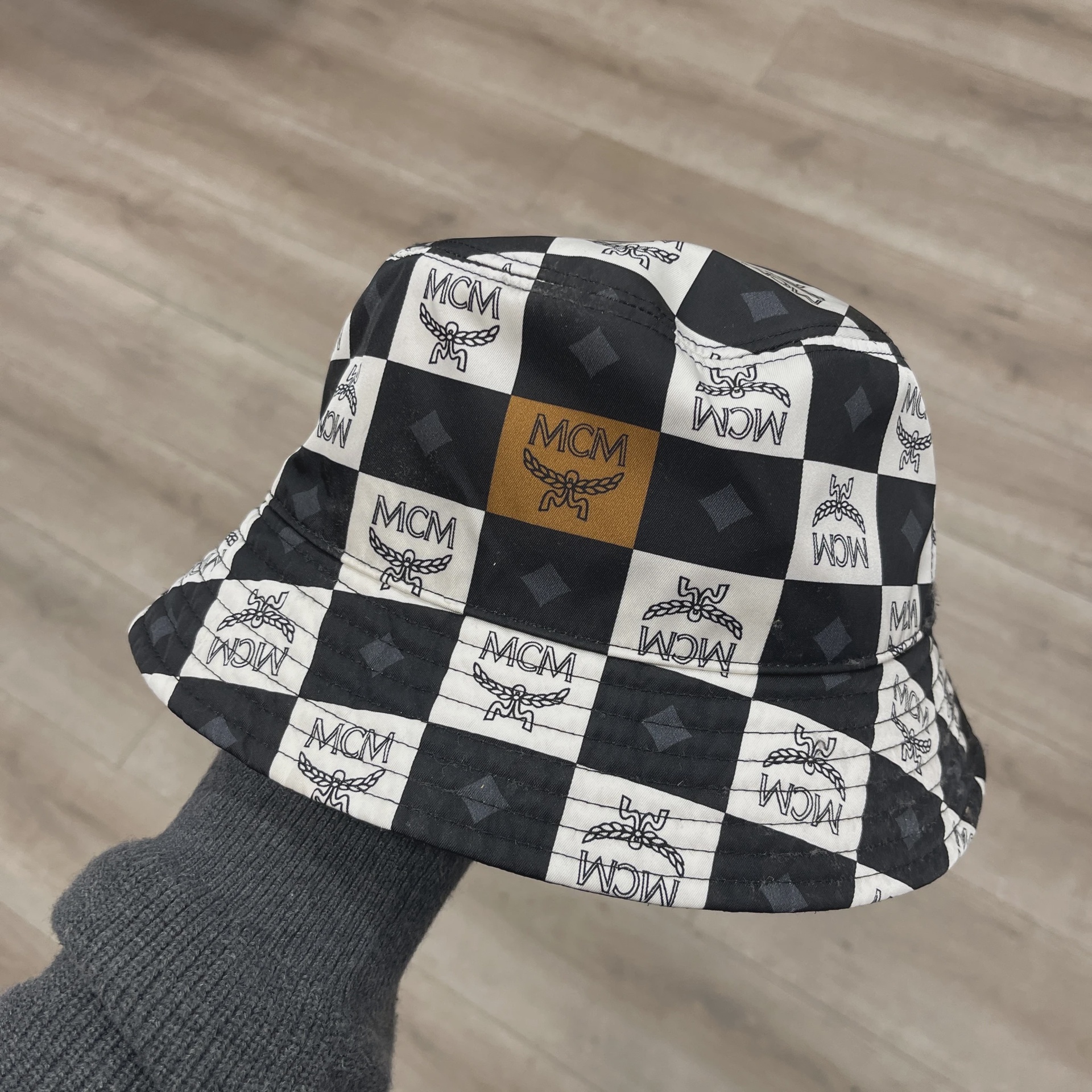 Mcm Black/White Check Bucket Hat • Pre-Owned [5178] - photo 1