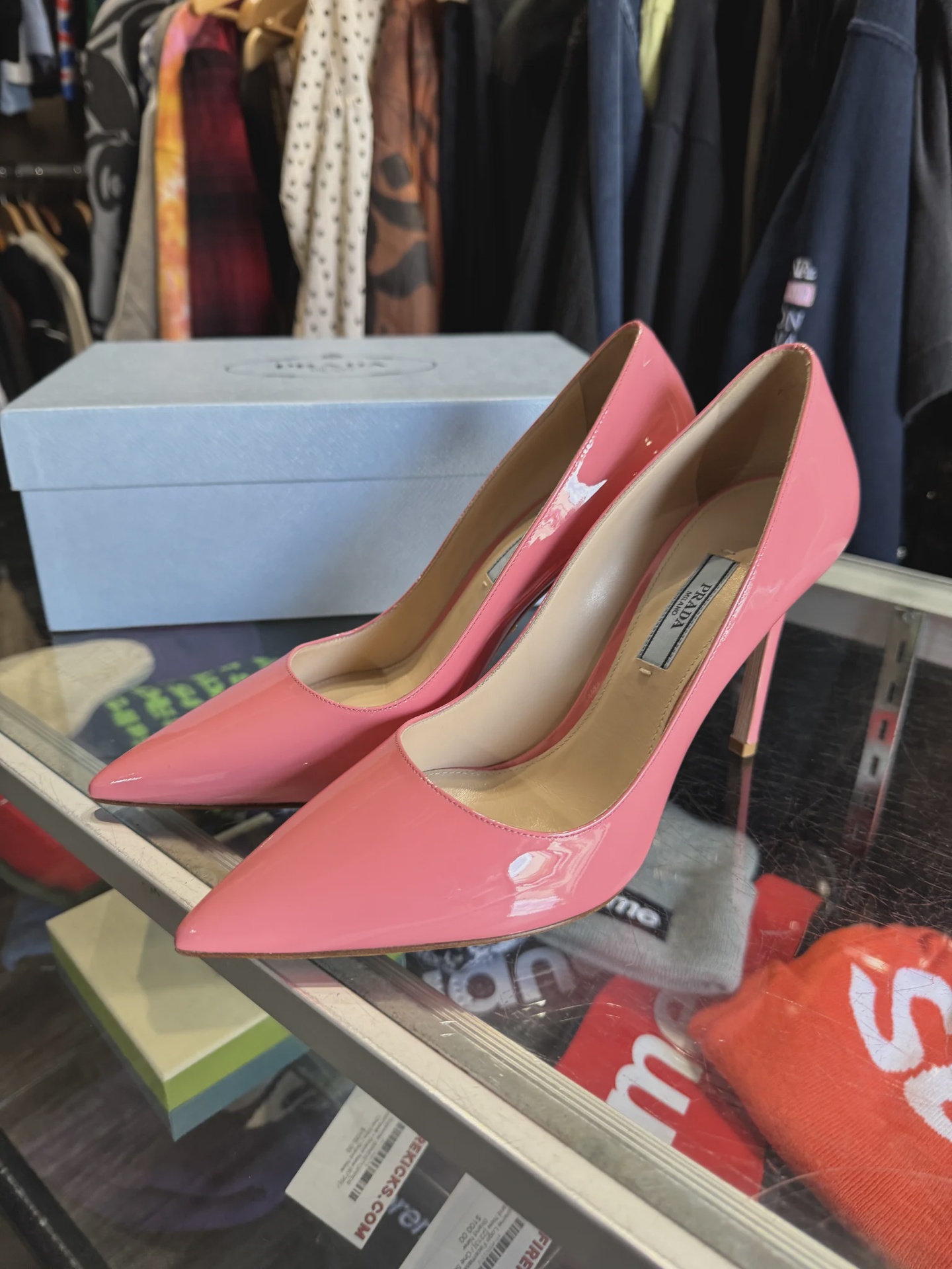 Prada Peach Patent Leather Pointed Toe Pump Heels (38) • Brand New [8433] - photo 2