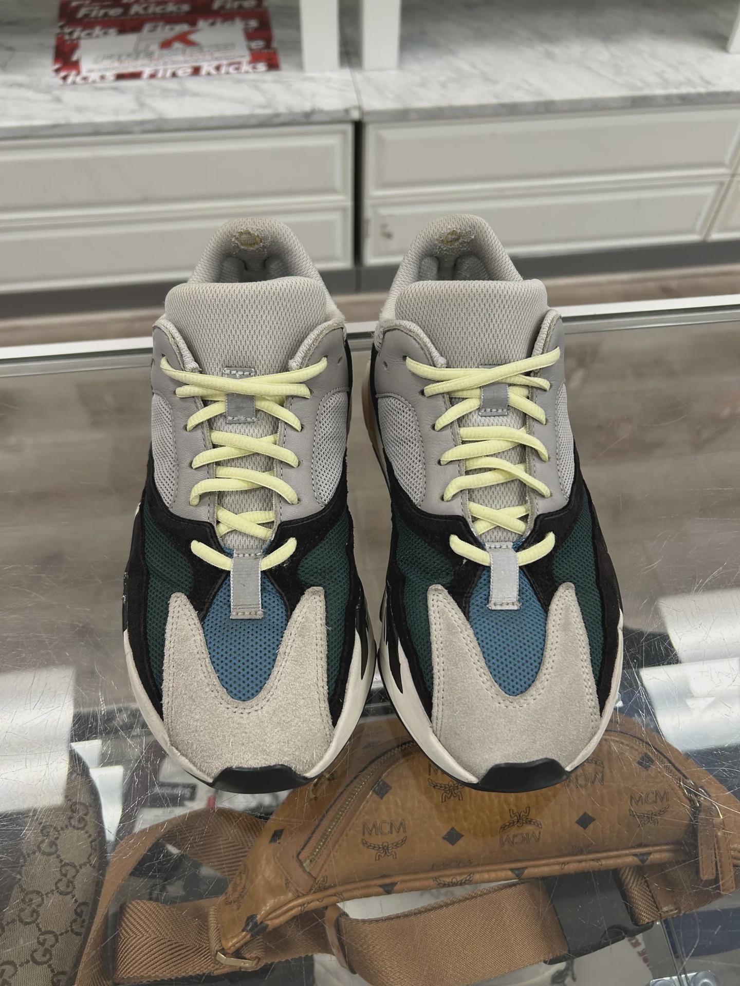 adidas Yeezy Boost 700 Wave Runner NO BOX • Pre-Owned [2343] - photo 2